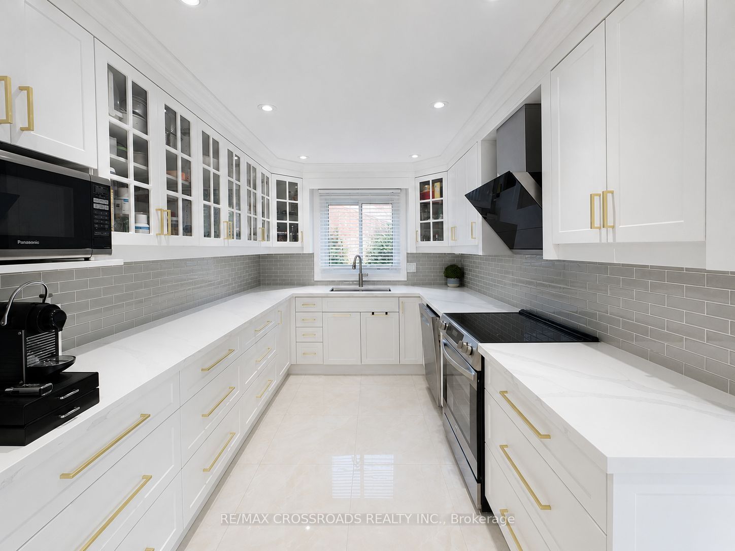 49 King Louis Crescent Property Photo 11