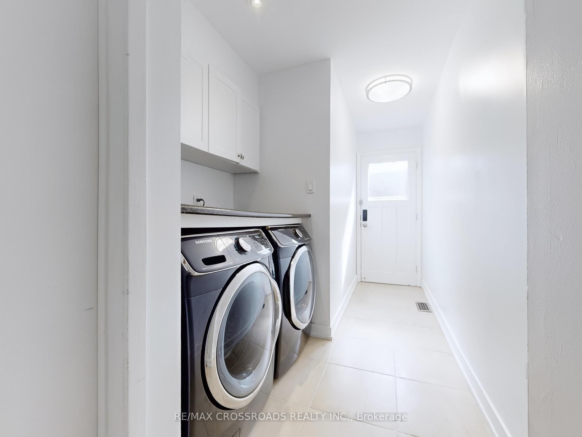 49 King Louis Crescent Property Photo 13