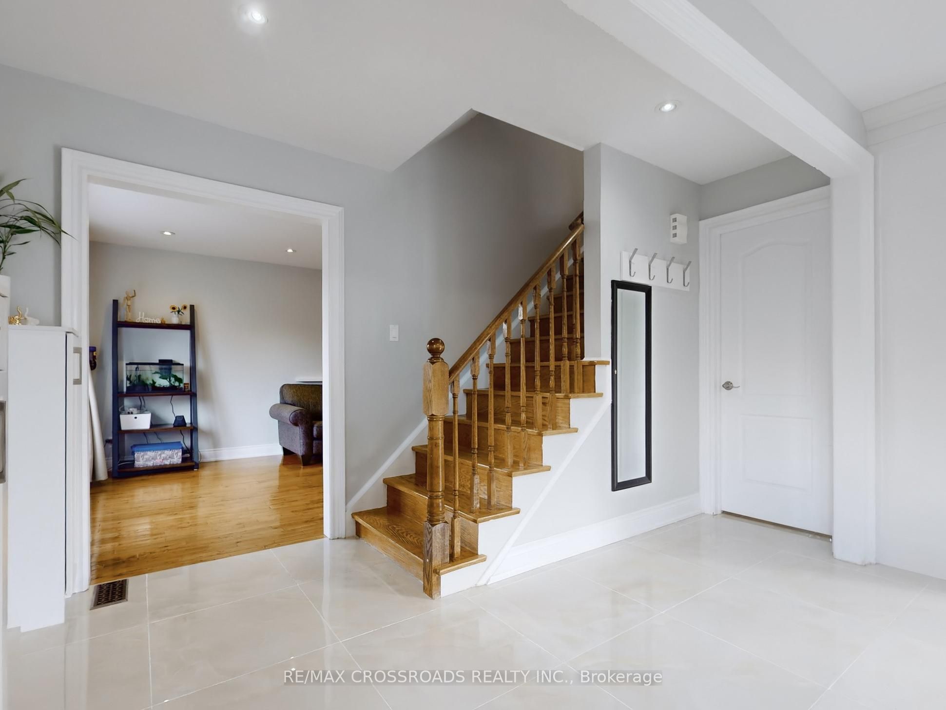 49 King Louis Crescent Property Photo 14