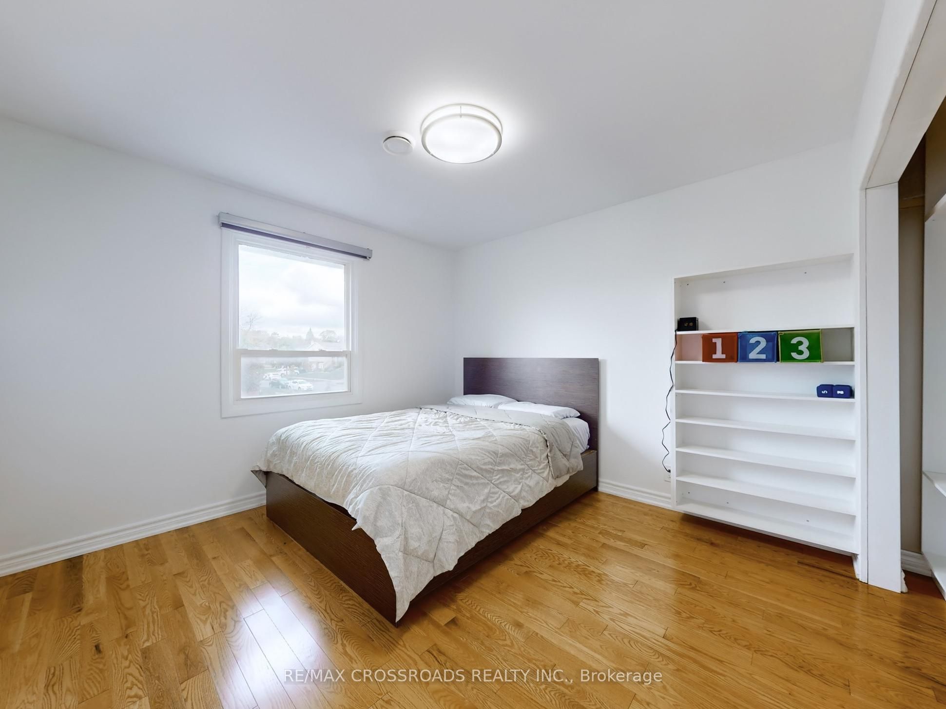 49 King Louis Crescent Property Photo 17
