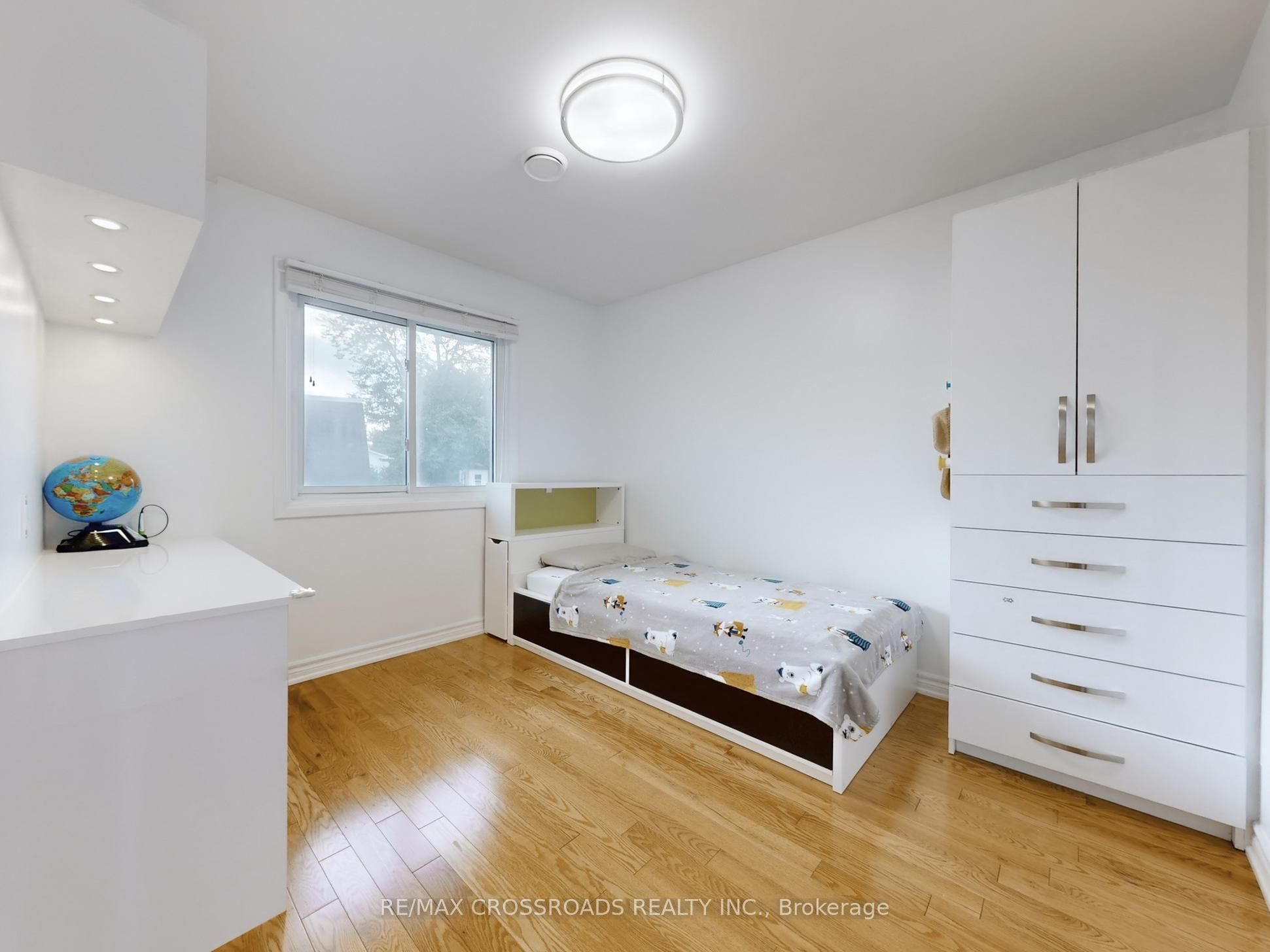 49 King Louis Crescent Property Photo 19