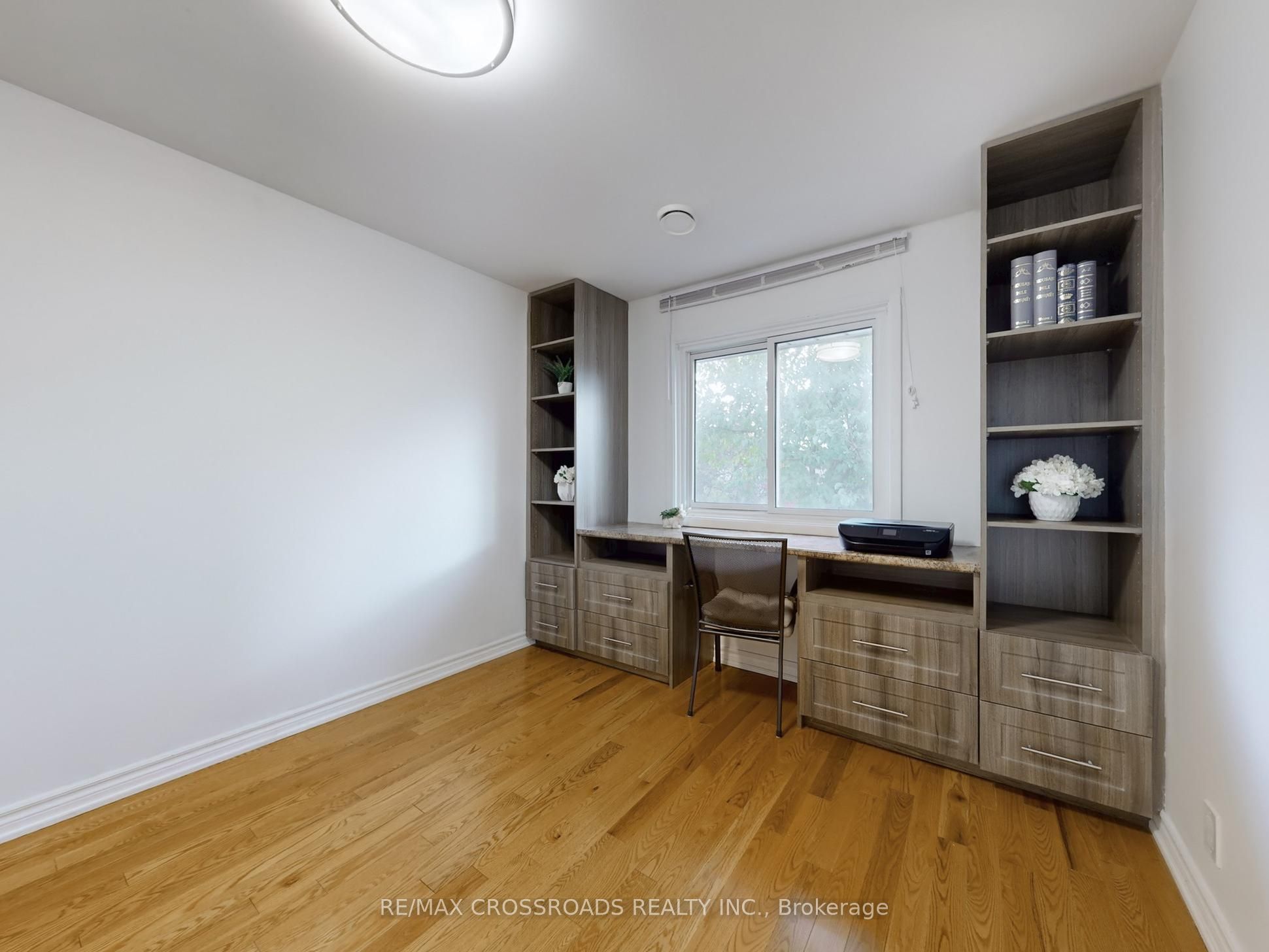 49 King Louis Crescent Property Photo 21