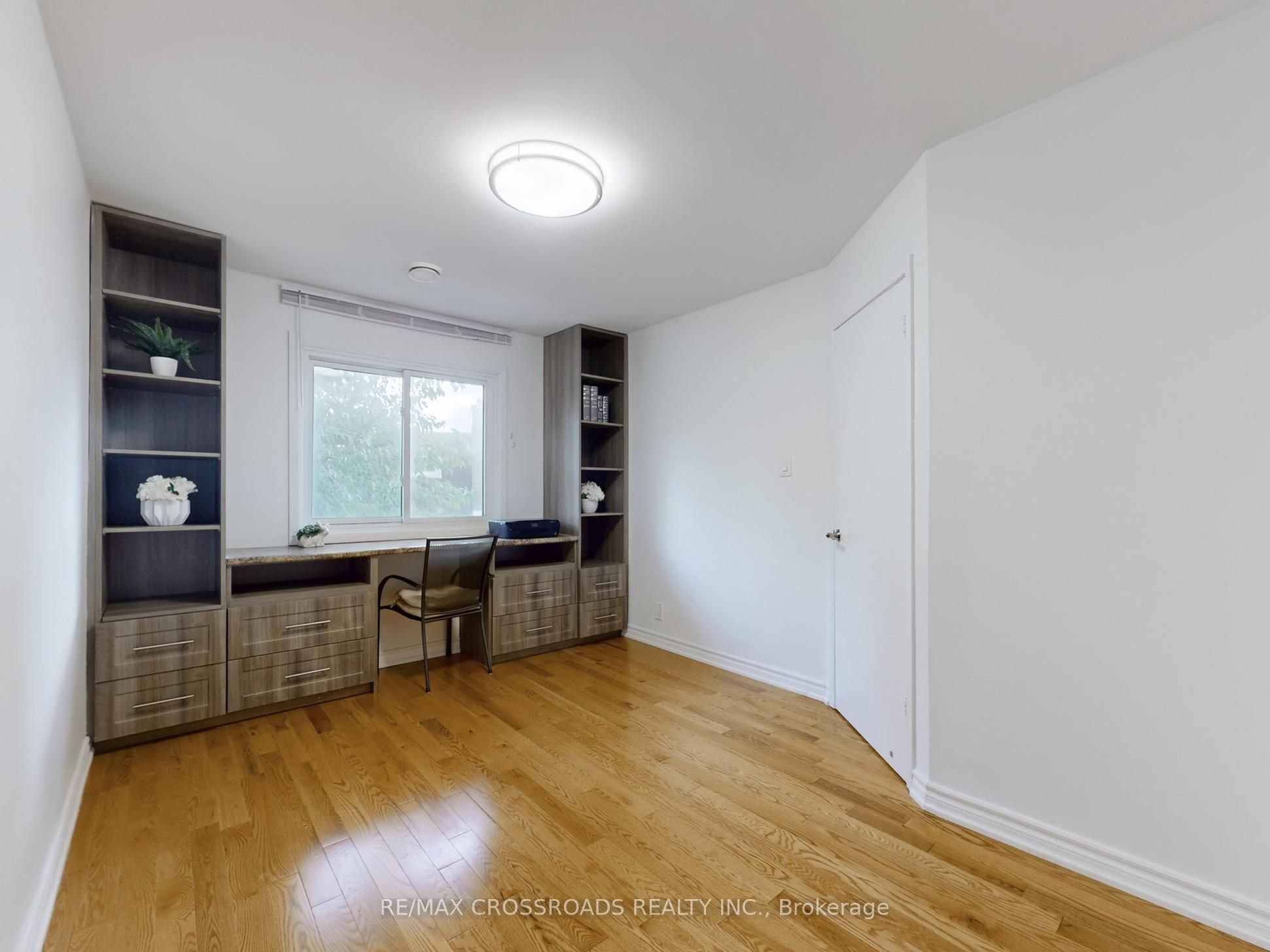 49 King Louis Crescent Property Photo 22