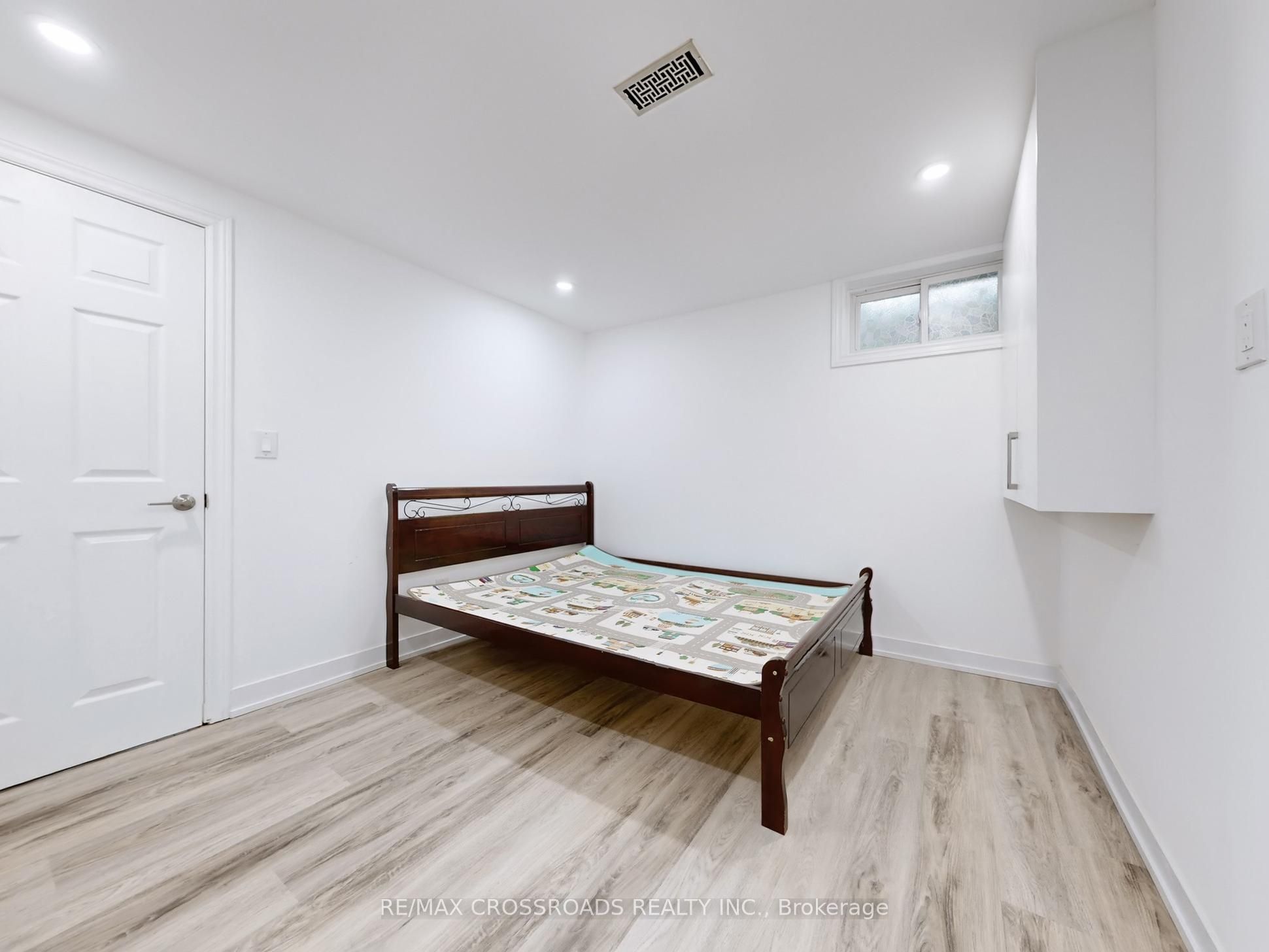 49 King Louis Crescent Property Photo 25