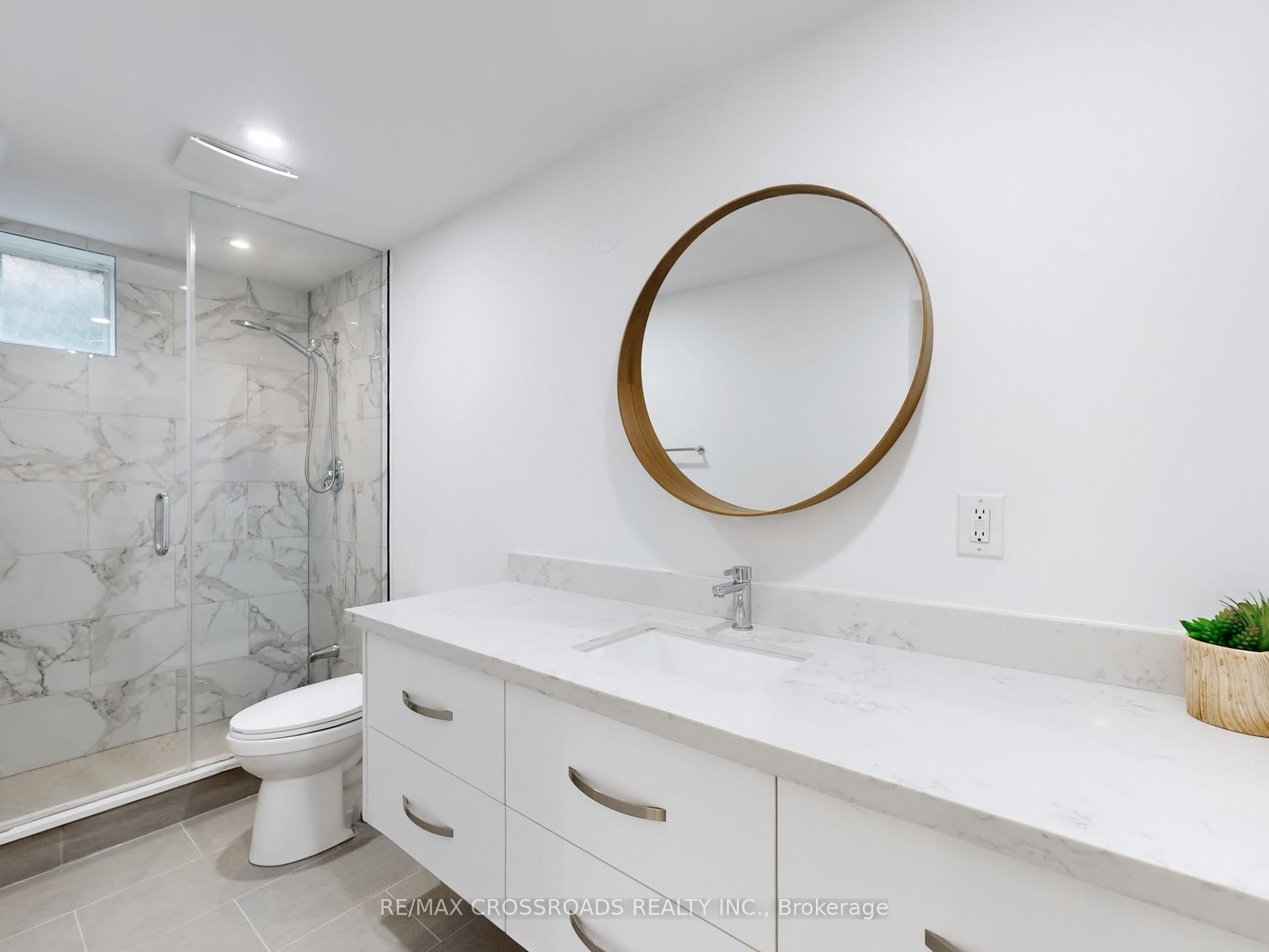 49 King Louis Crescent Property Photo 26