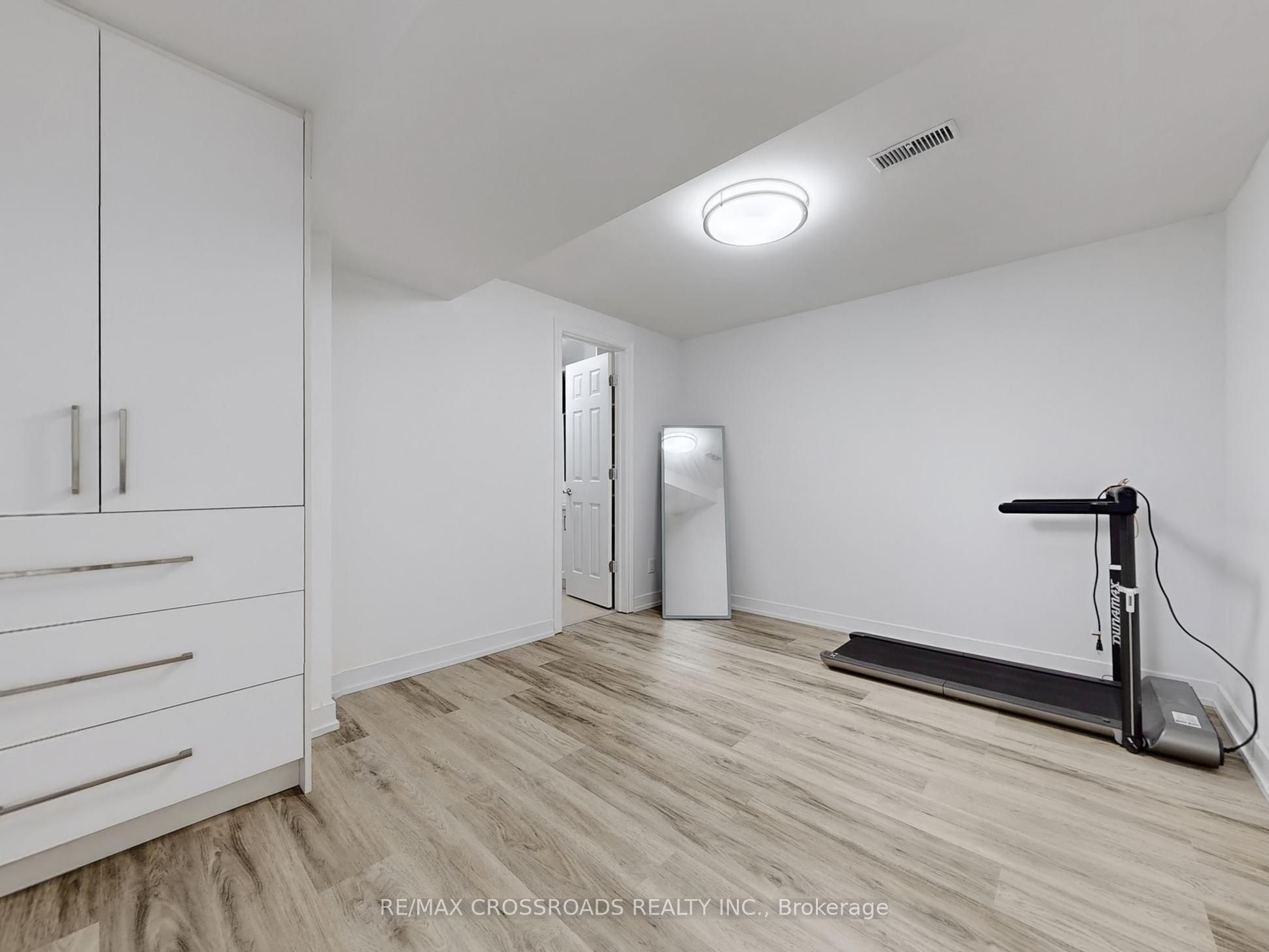 49 King Louis Crescent Property Photo 27