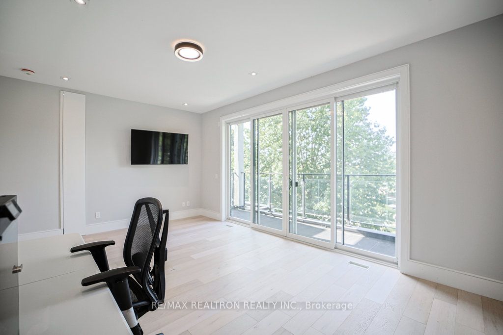 263 East Avenue Property Photo 20