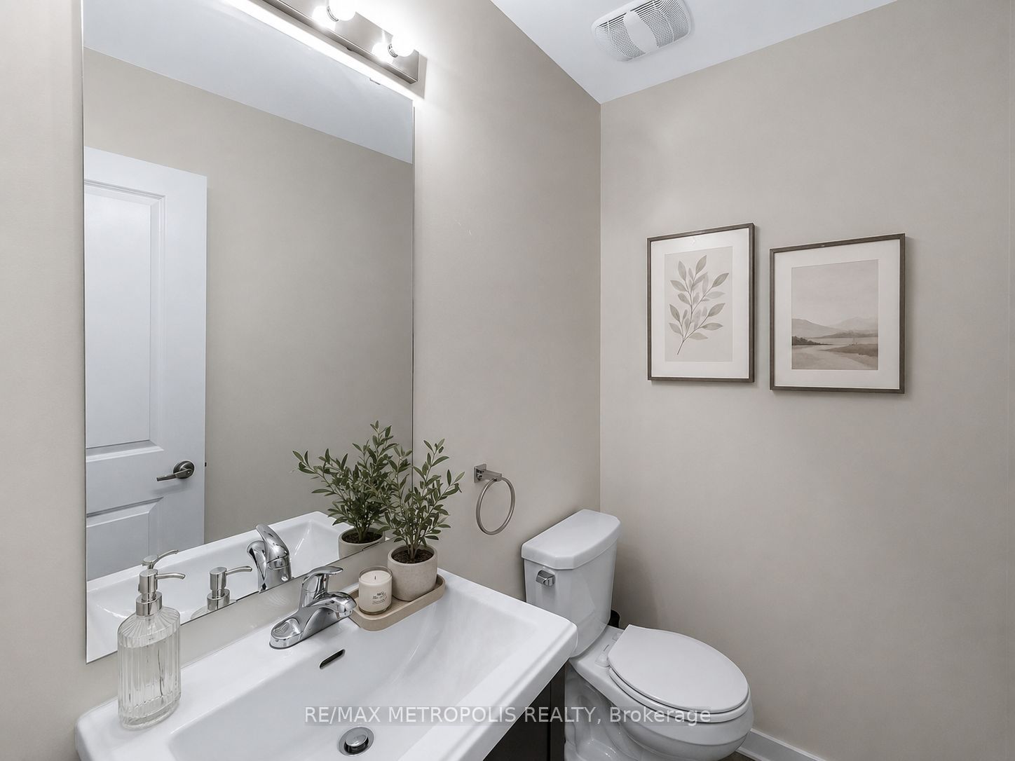 2521 Castlegate Crossing Property Photo 9