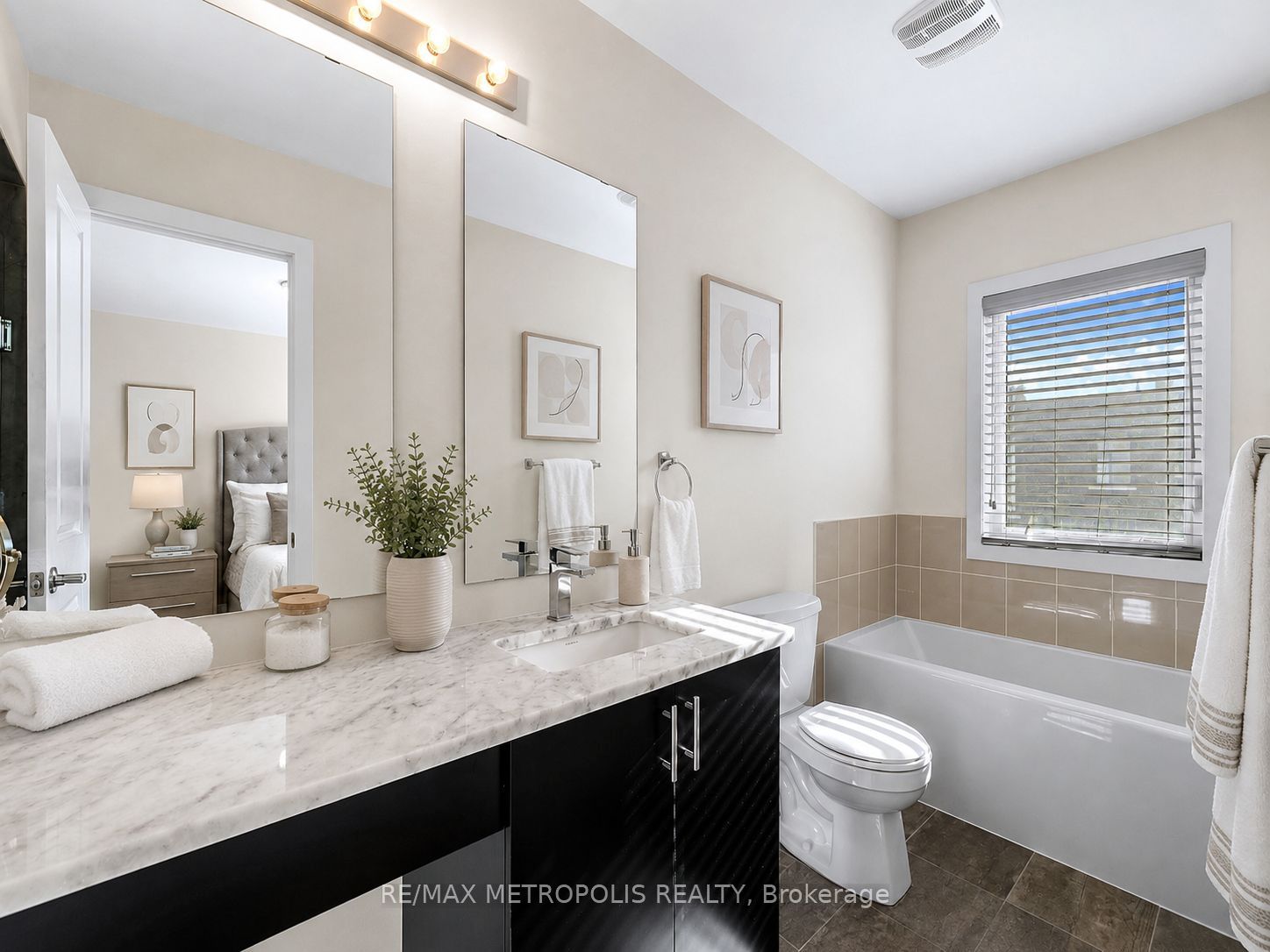 2521 Castlegate Crossing Property Photo 12