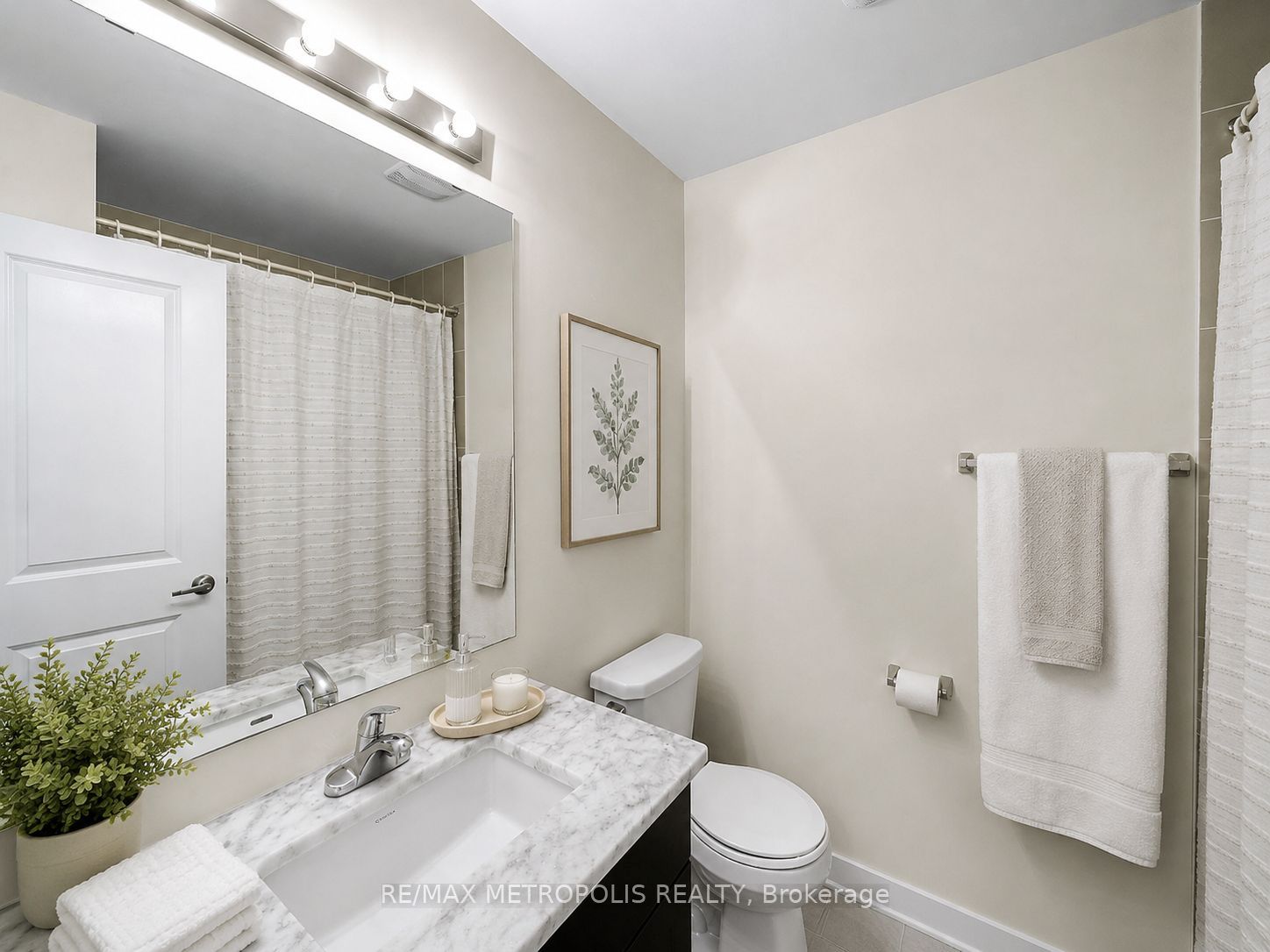 2521 Castlegate Crossing Property Photo 15