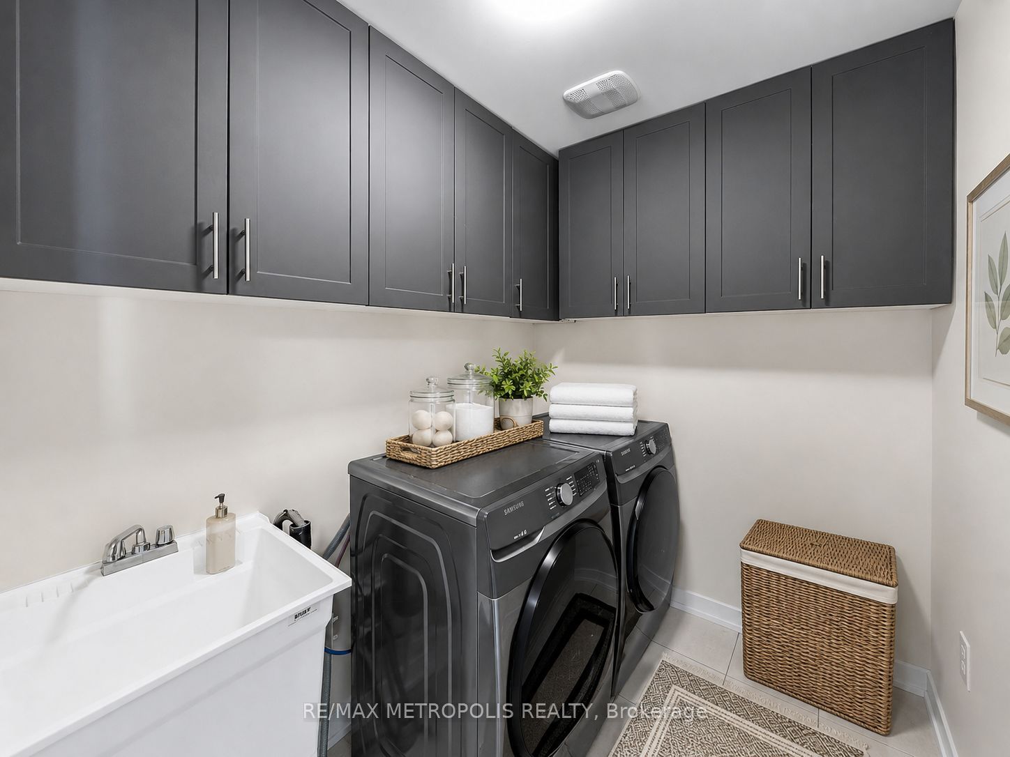 2521 Castlegate Crossing Property Photo 16