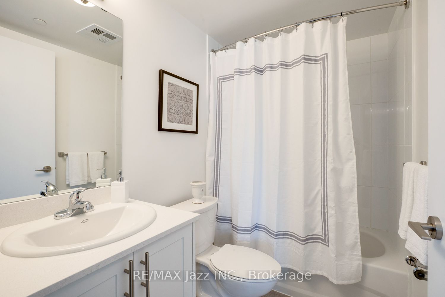 100 Bond Street E 305 Property Photo 10