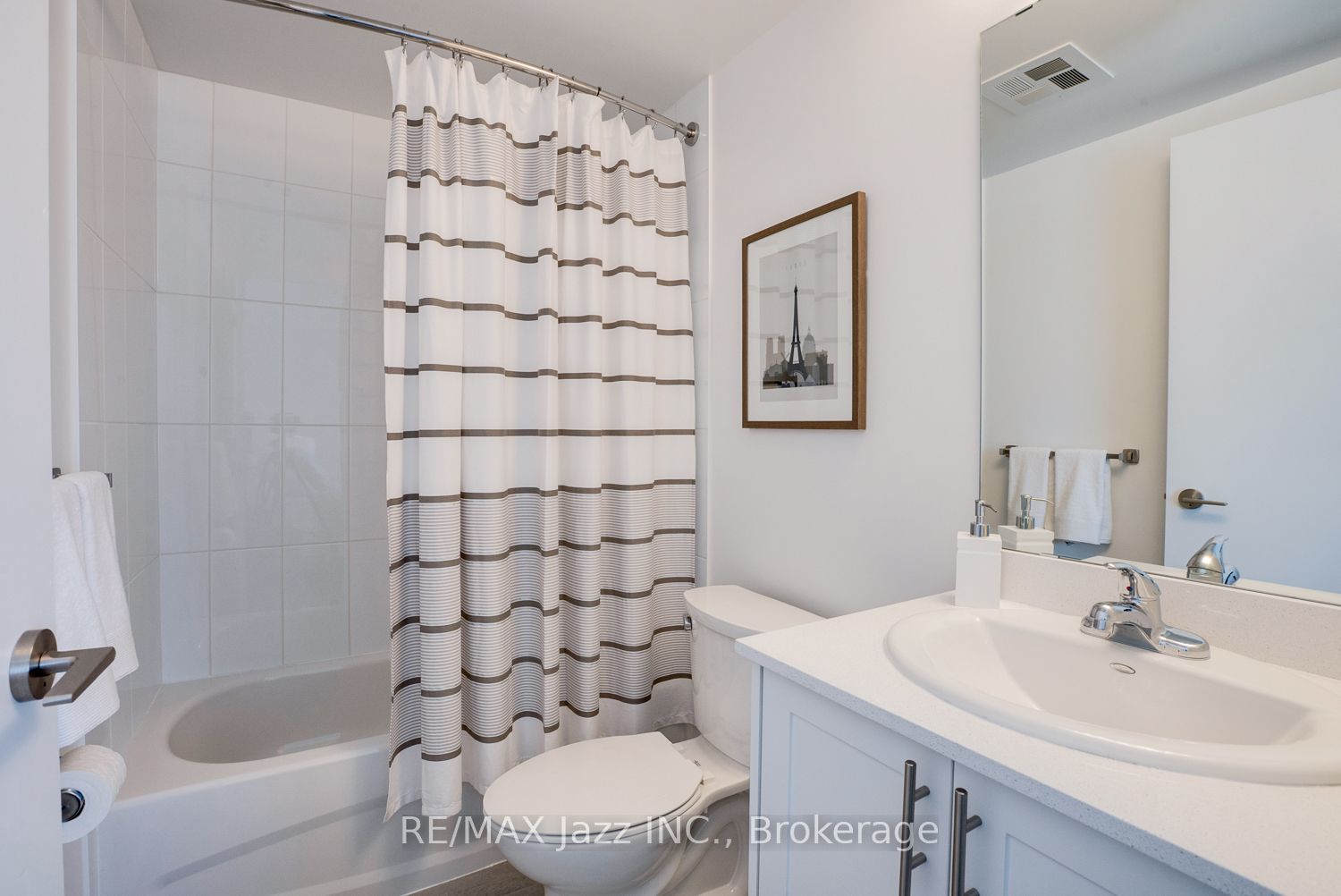 100 Bond Street E 305 Property Photo 11