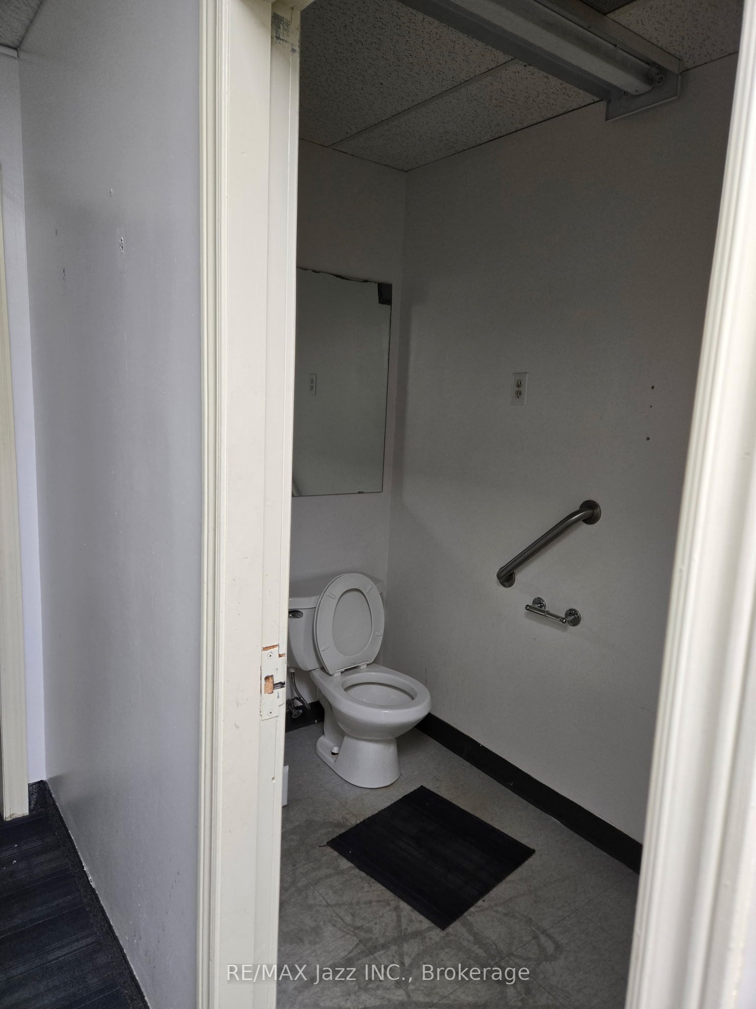 111 Simcoe Street N 201 Property Photo 4