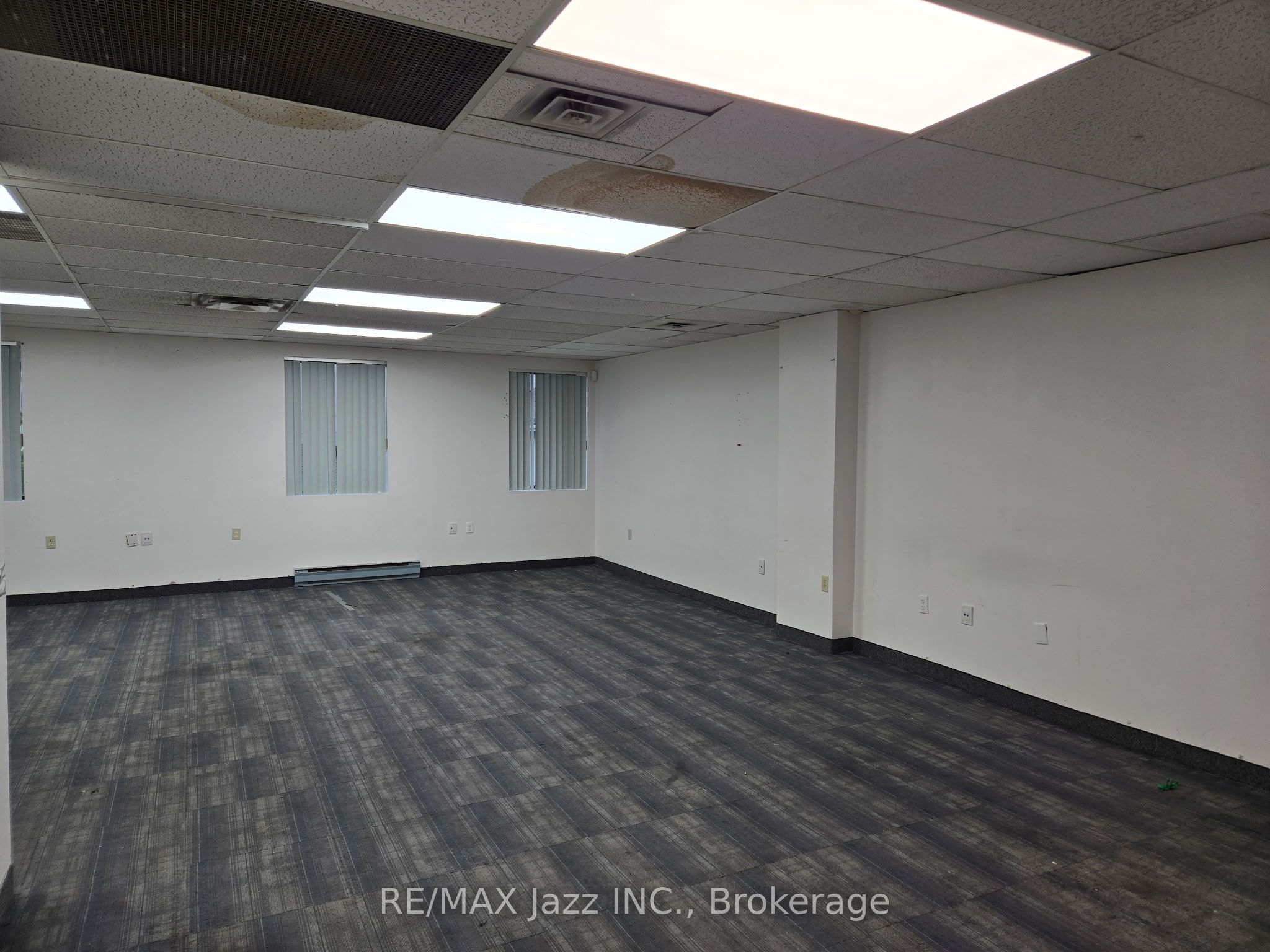 111 Simcoe Street N 201 Property Photo 5