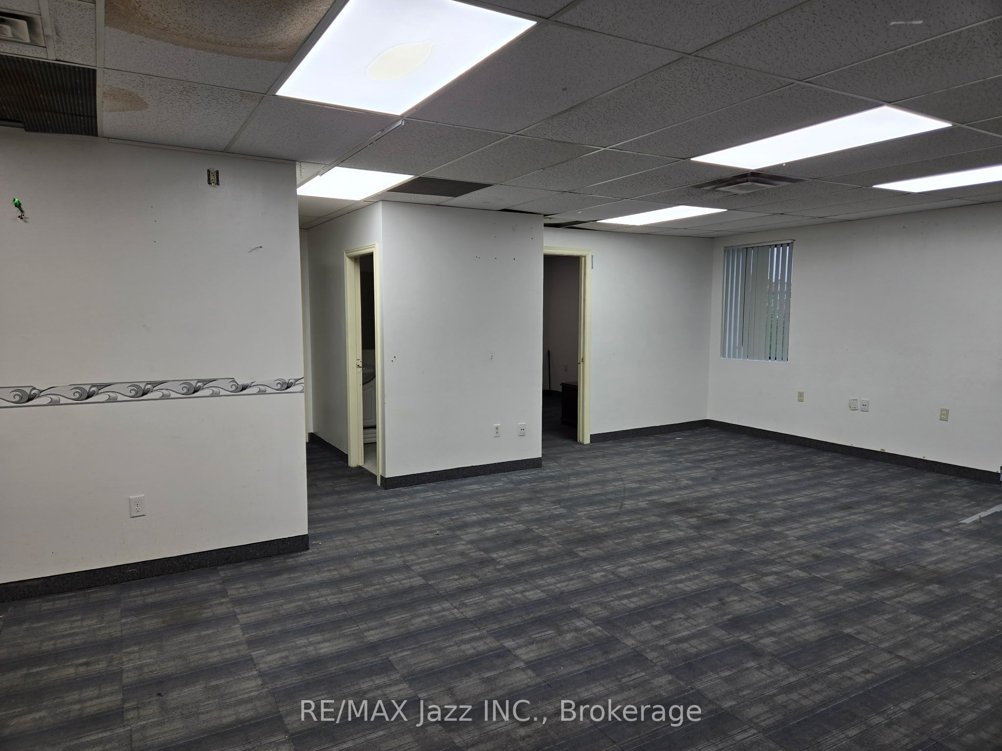 111 Simcoe Street N 201 Property Photo 6