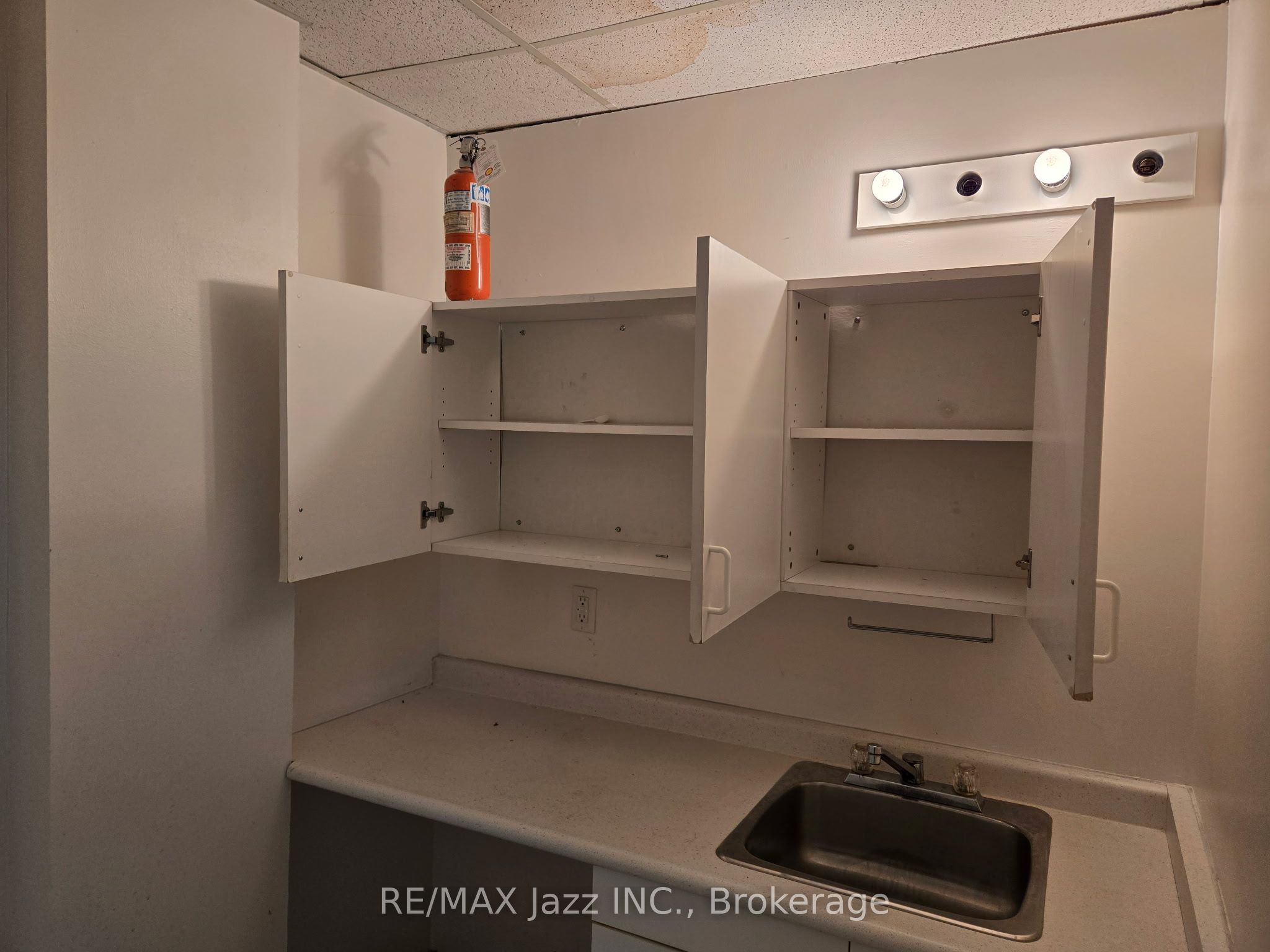 111 Simcoe Street N 201 Property Photo 7