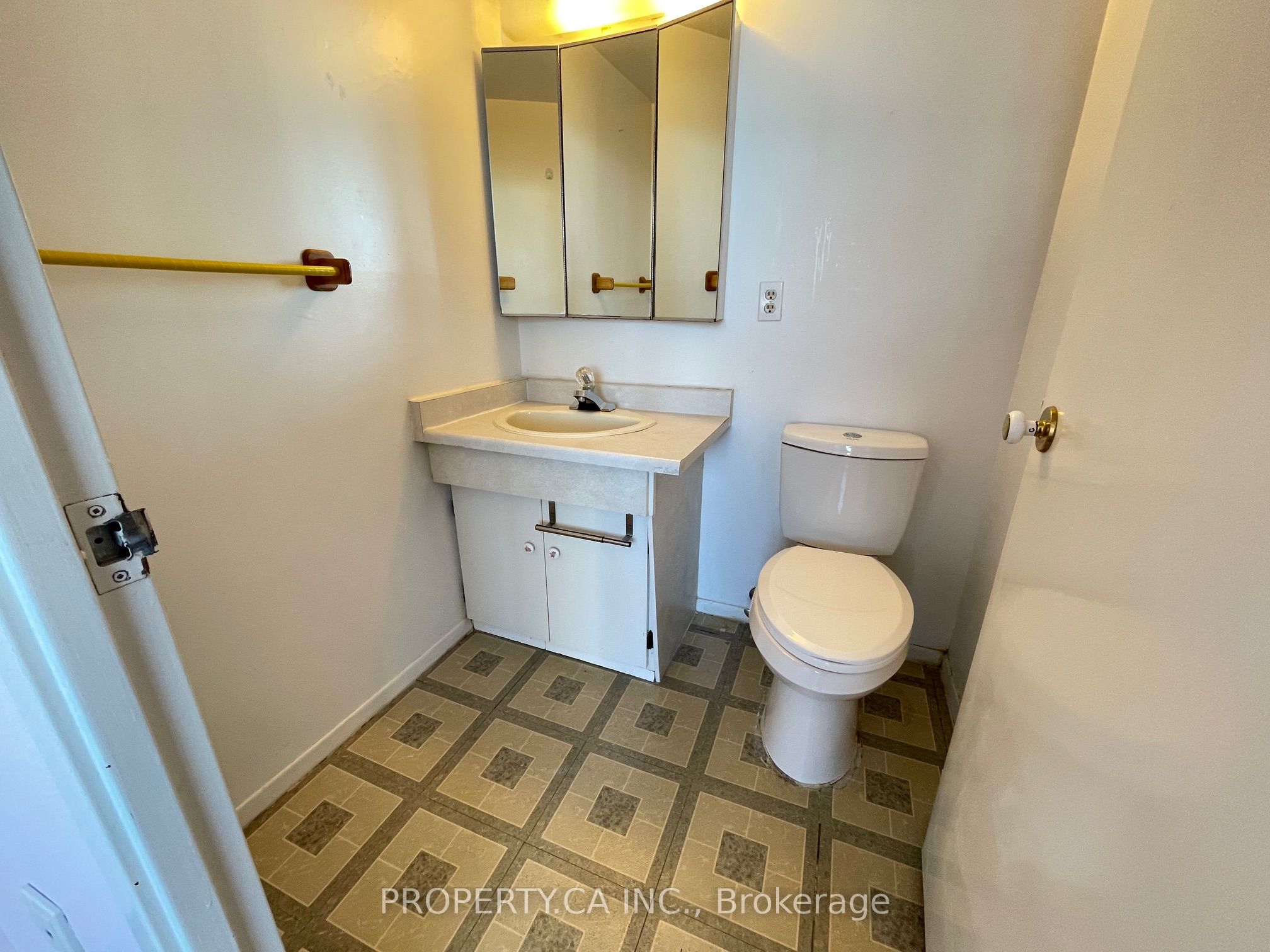 2050 Bridletowne Circle 1904 Property Photo 8