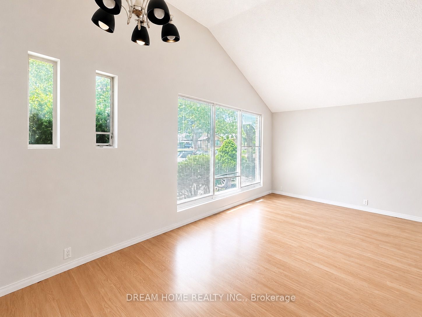 26 Arlene Crescent Main Floor Property Photo 3