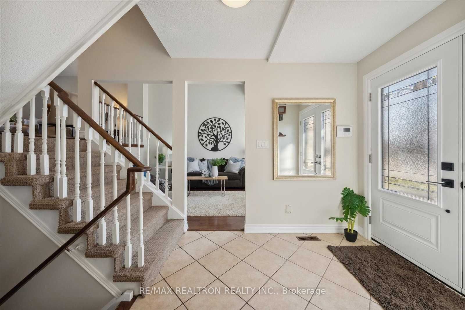 68 Flint Crescent Upper Property Photo 3