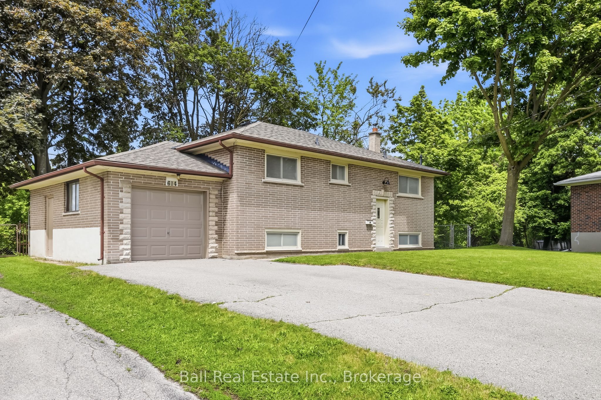 614 Lansdowne Drive Property Photo 2