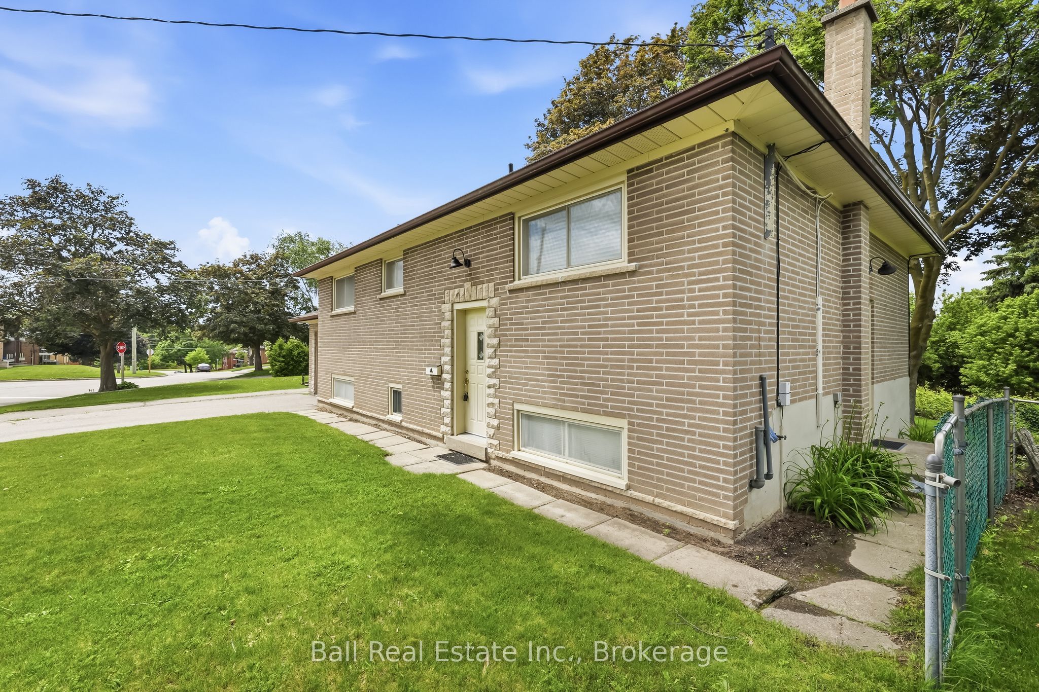 614 Lansdowne Drive Property Photo 3