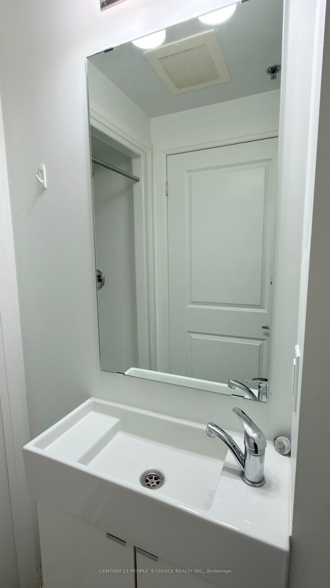 1900 Simcoe Street N 827 Property Photo 17