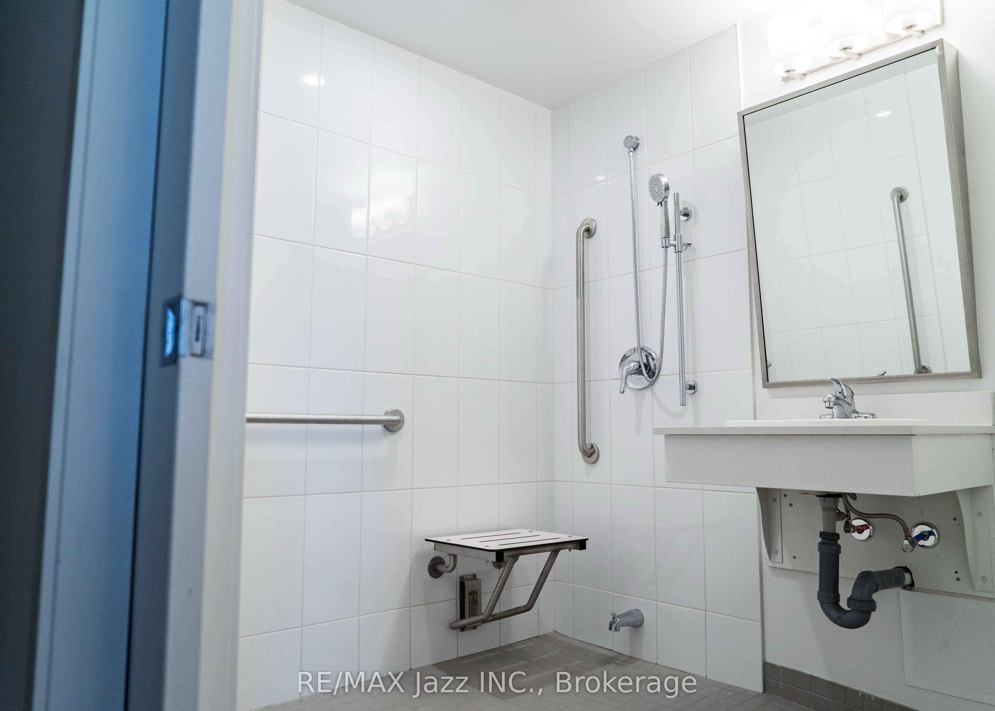 100 Bond Street E 1004 Property Photo 9