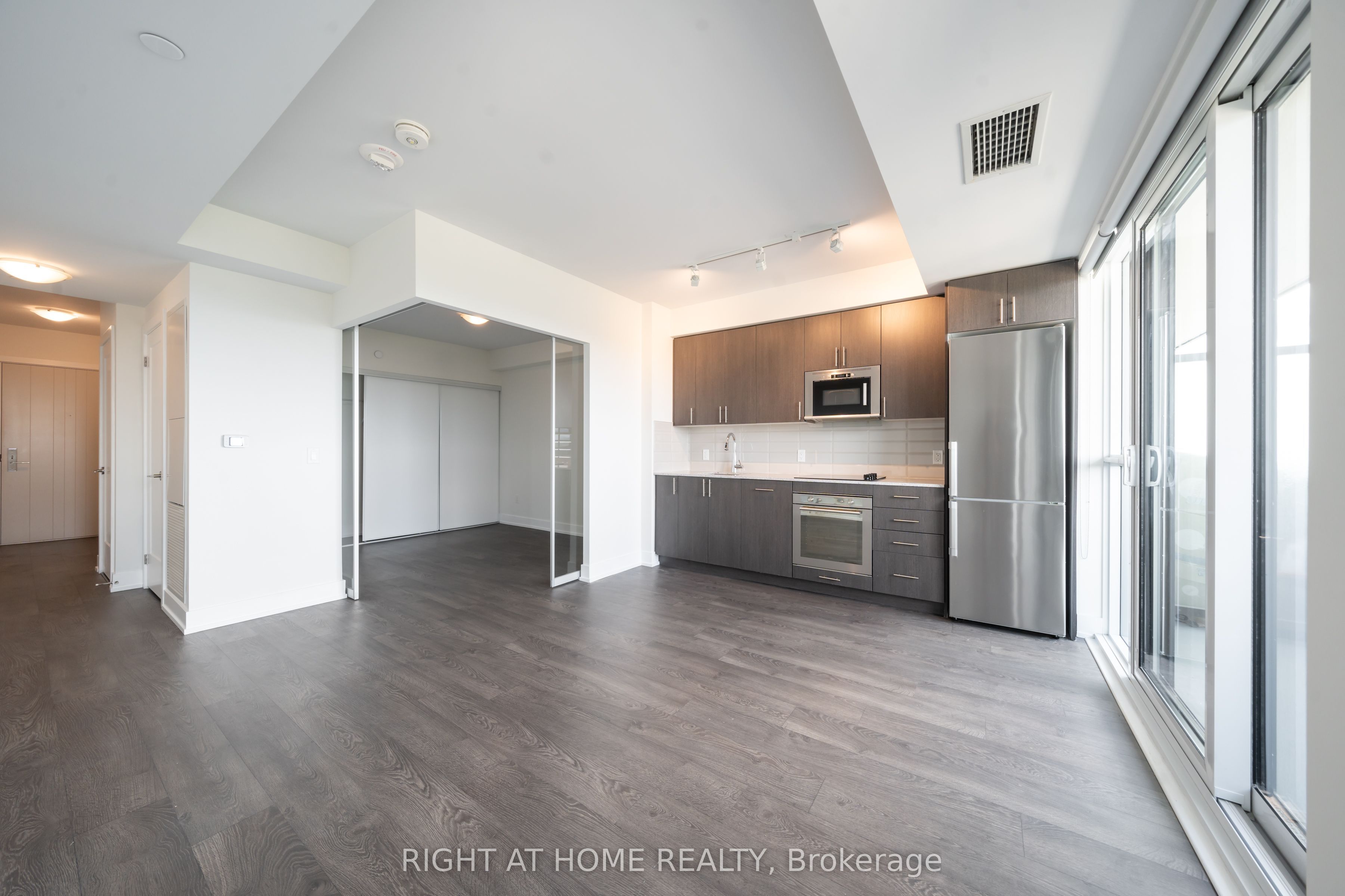 2550 Simcoe Street N 1802 Property Photo 1