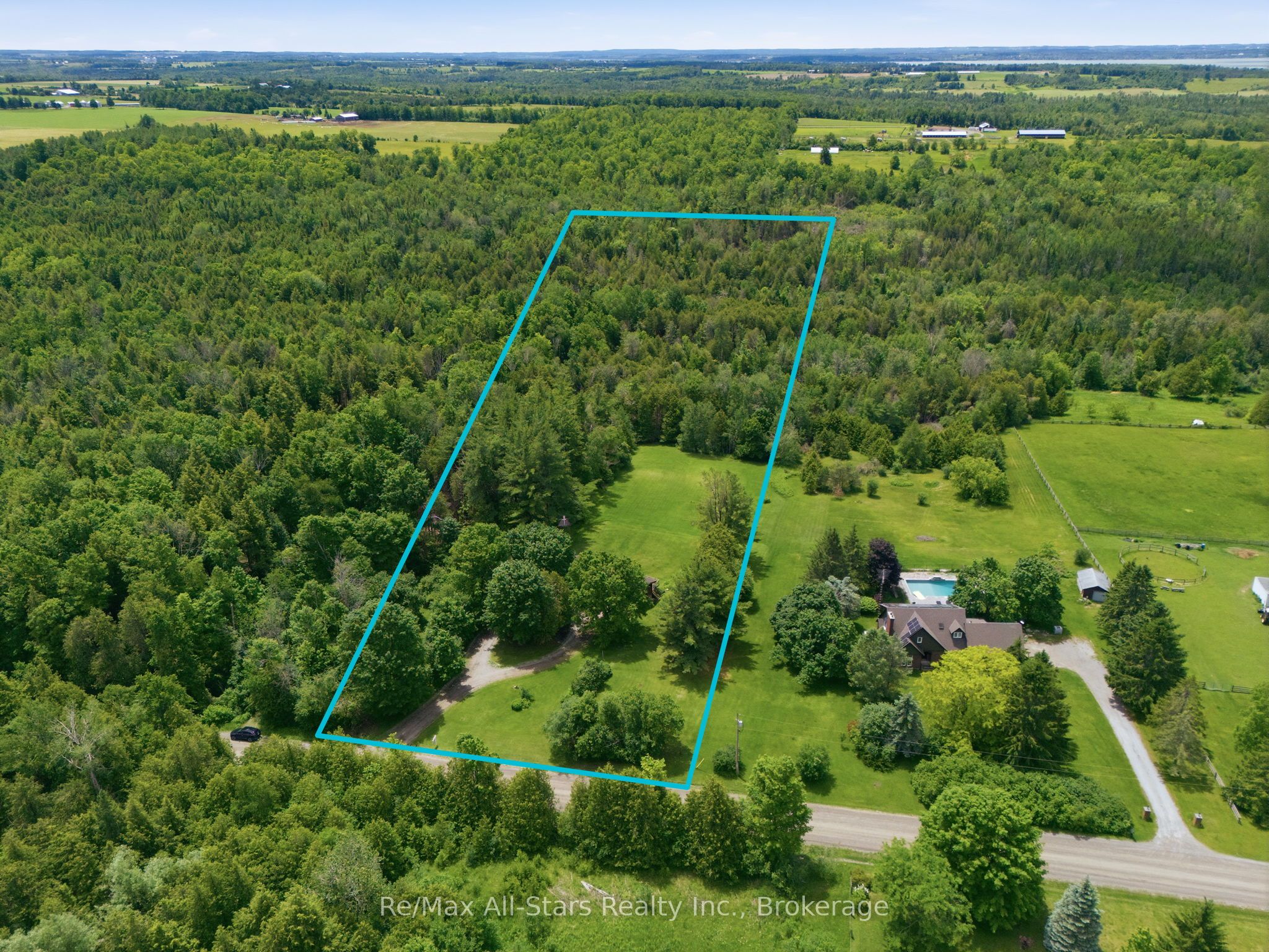 18050 Nesbitt Line Property Photo 1