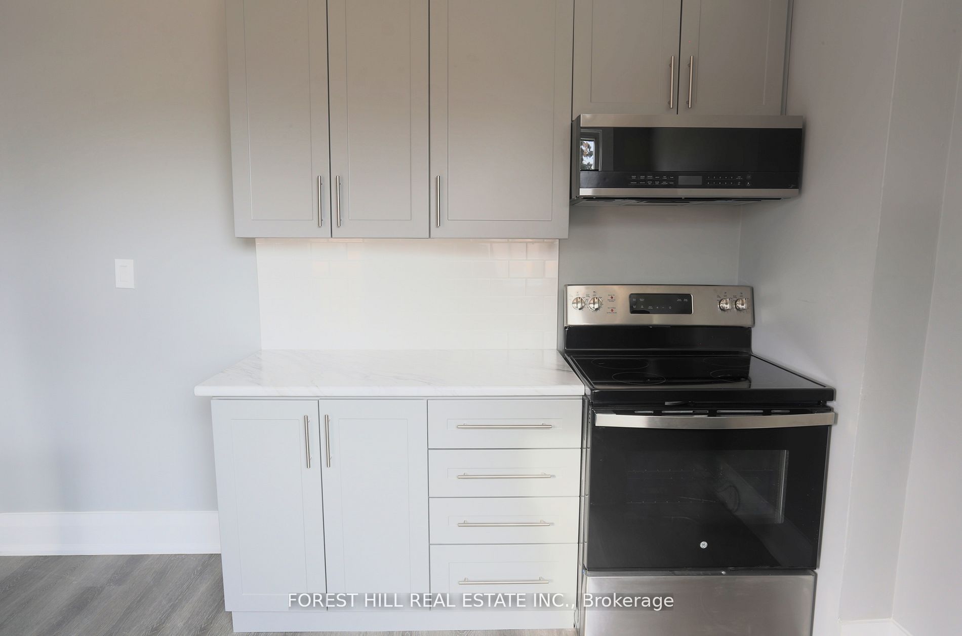 919 Kingston Road Property Photo 15