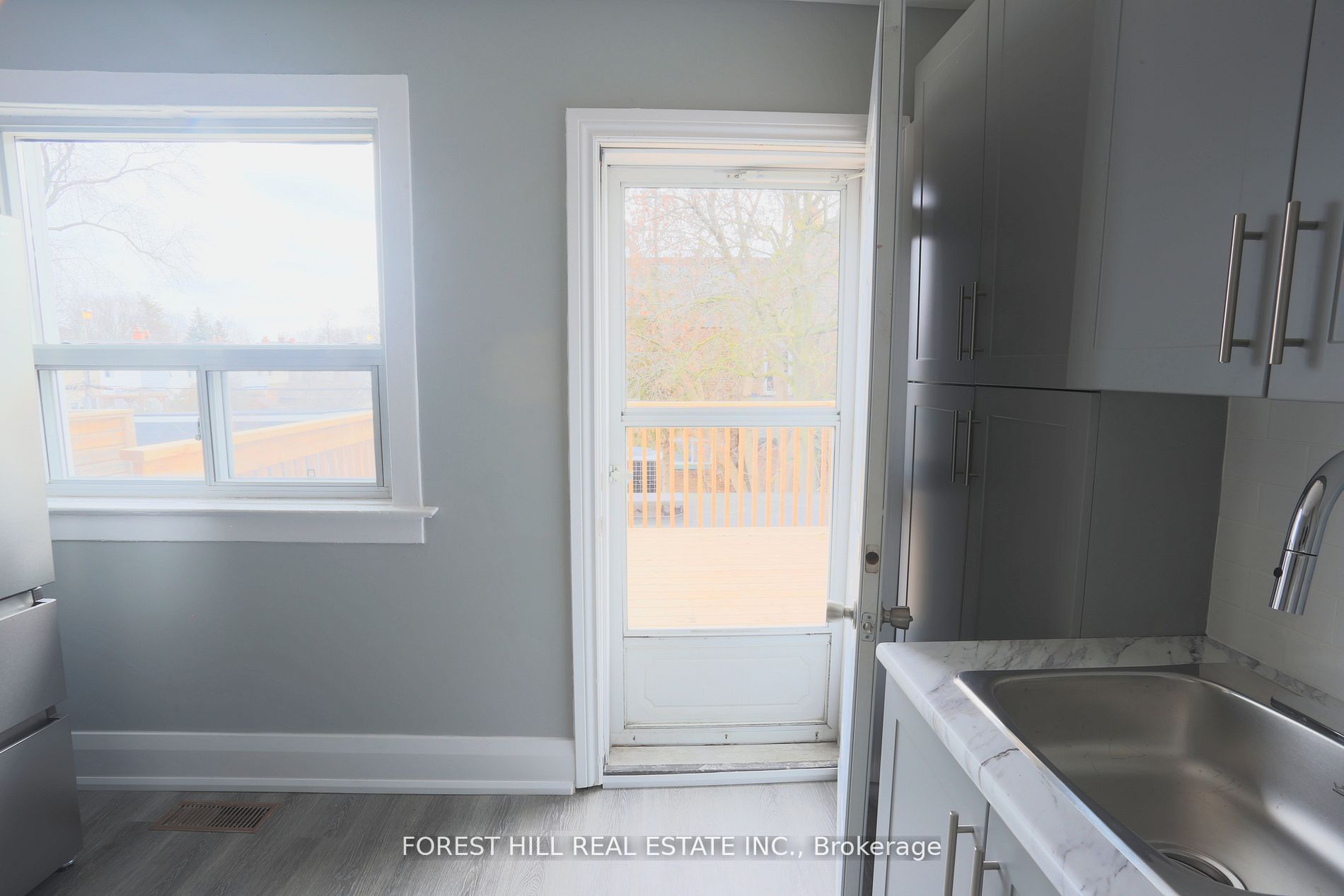 919 Kingston Road Property Photo 17