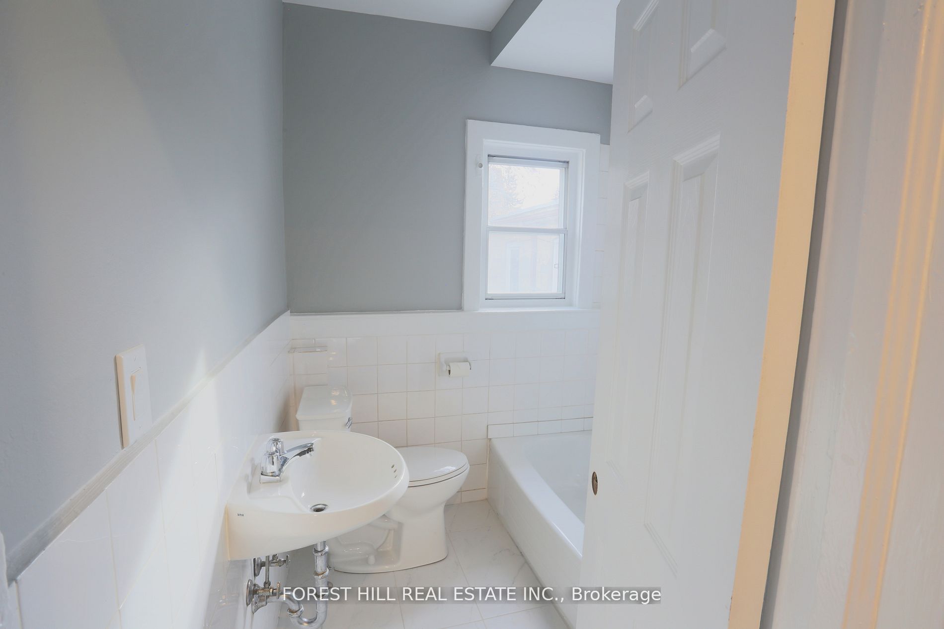 919 Kingston Road Property Photo 18