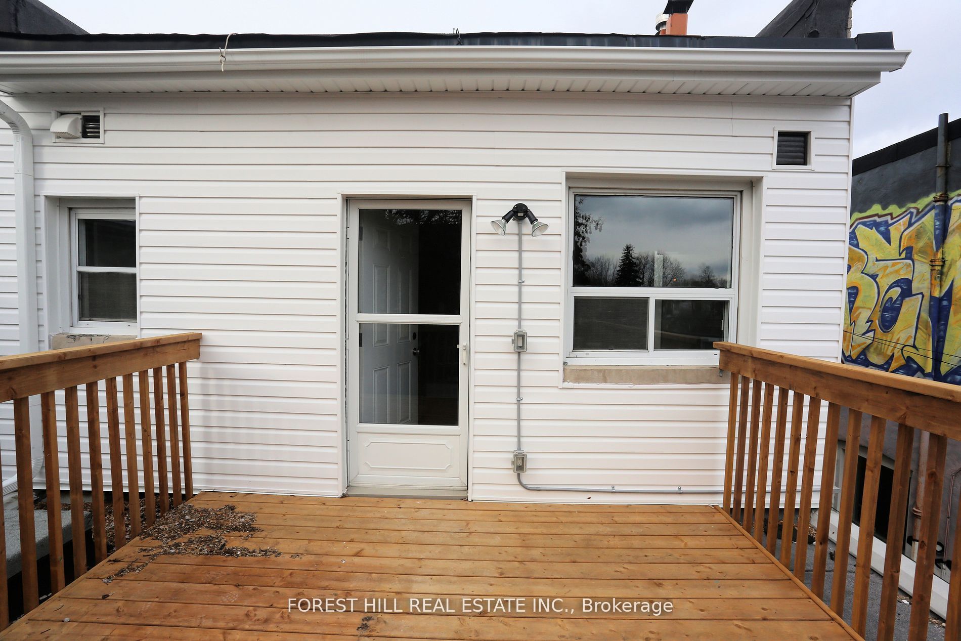 919 Kingston Road Property Photo 22