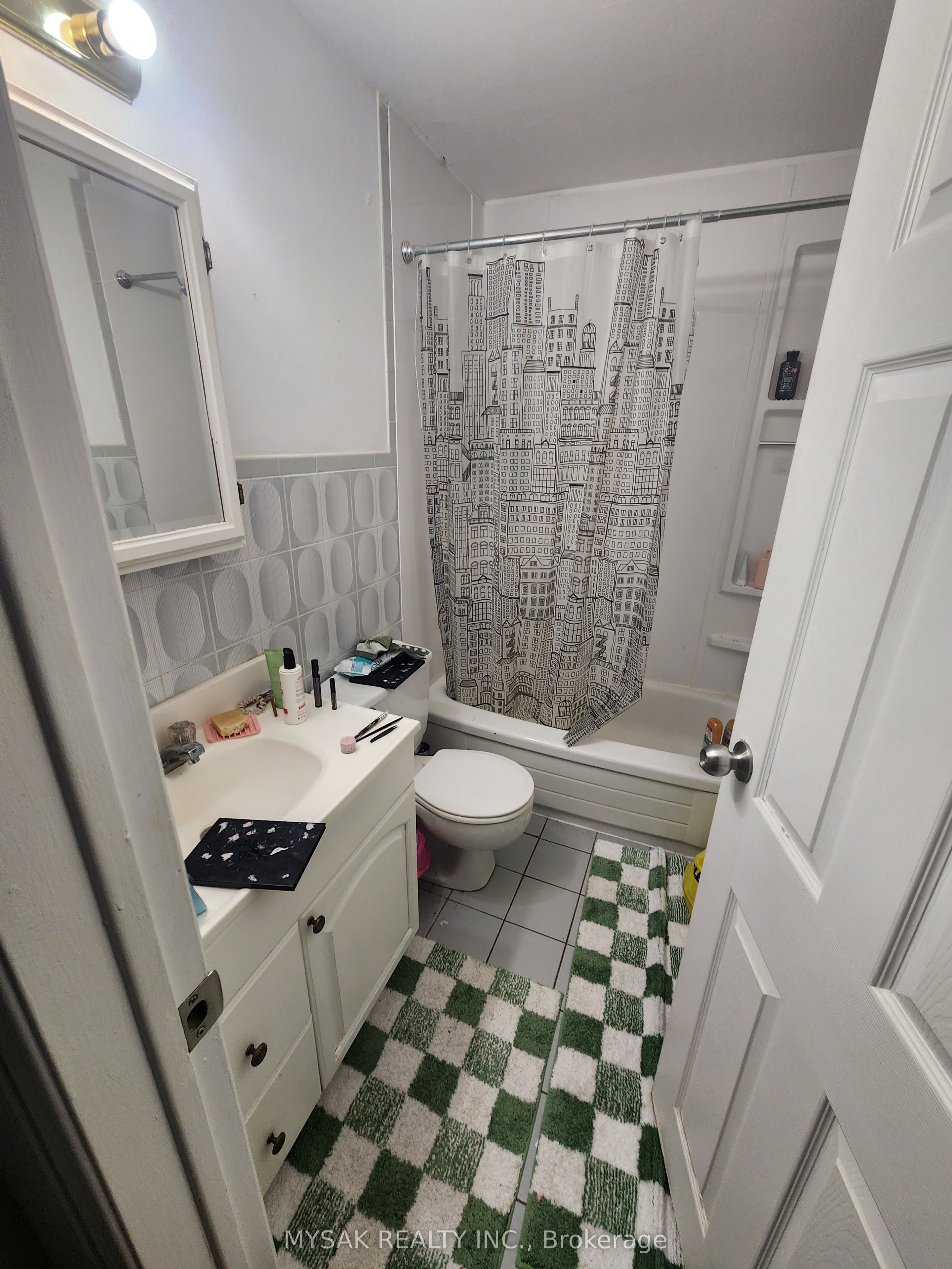 144 Coxwell Avenue Property Photo 7