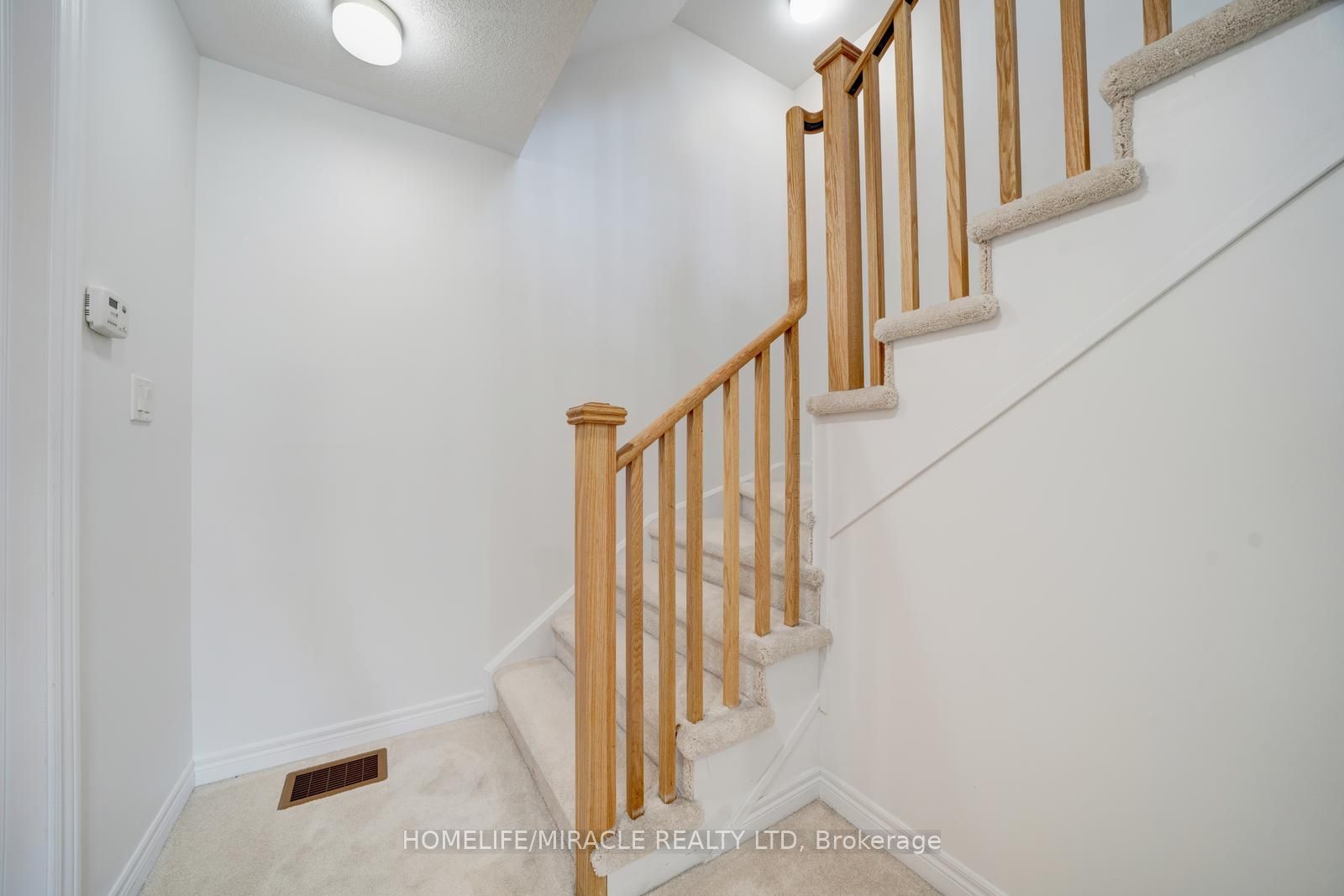 2004 Cameron Lott Crescent Property Photo 6