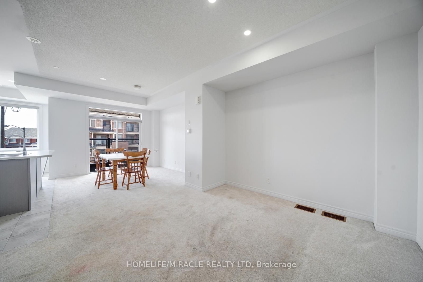 2004 Cameron Lott Crescent Property Photo 11