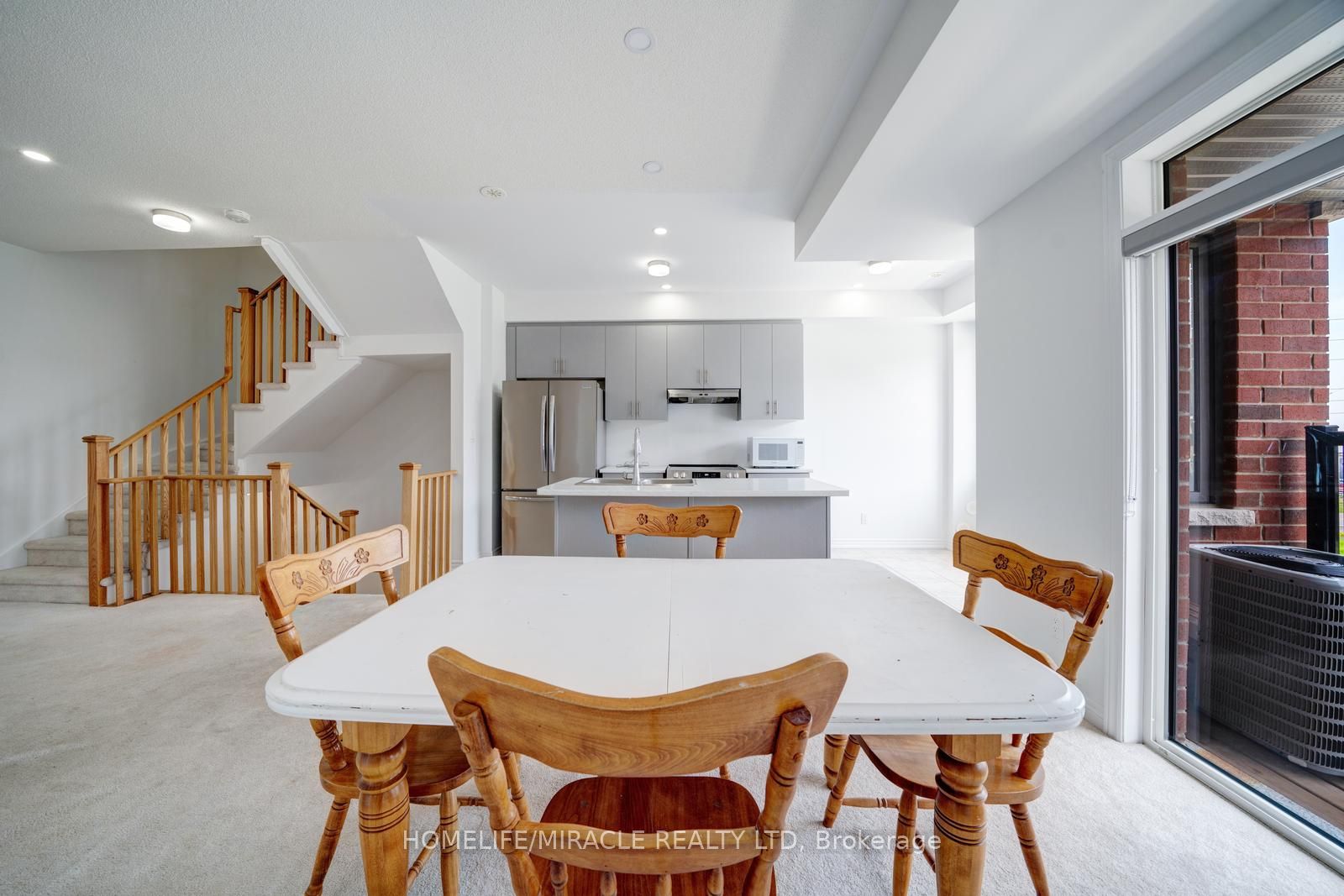 2004 Cameron Lott Crescent Property Photo 15