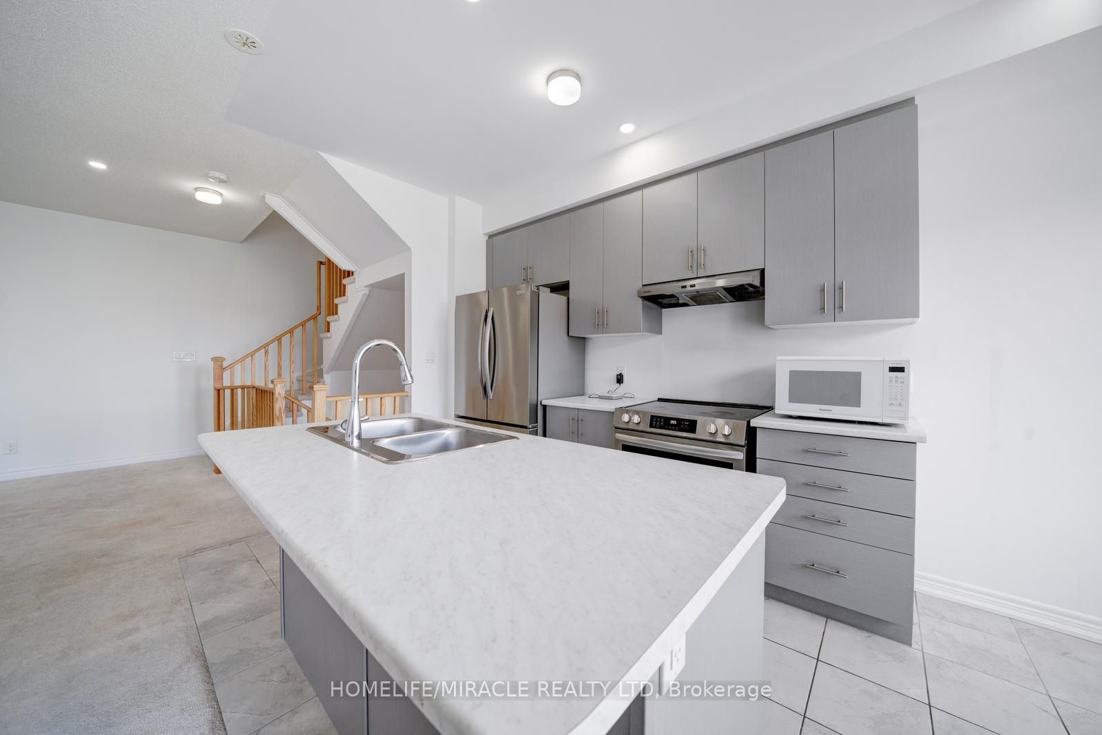 2004 Cameron Lott Crescent Property Photo 16