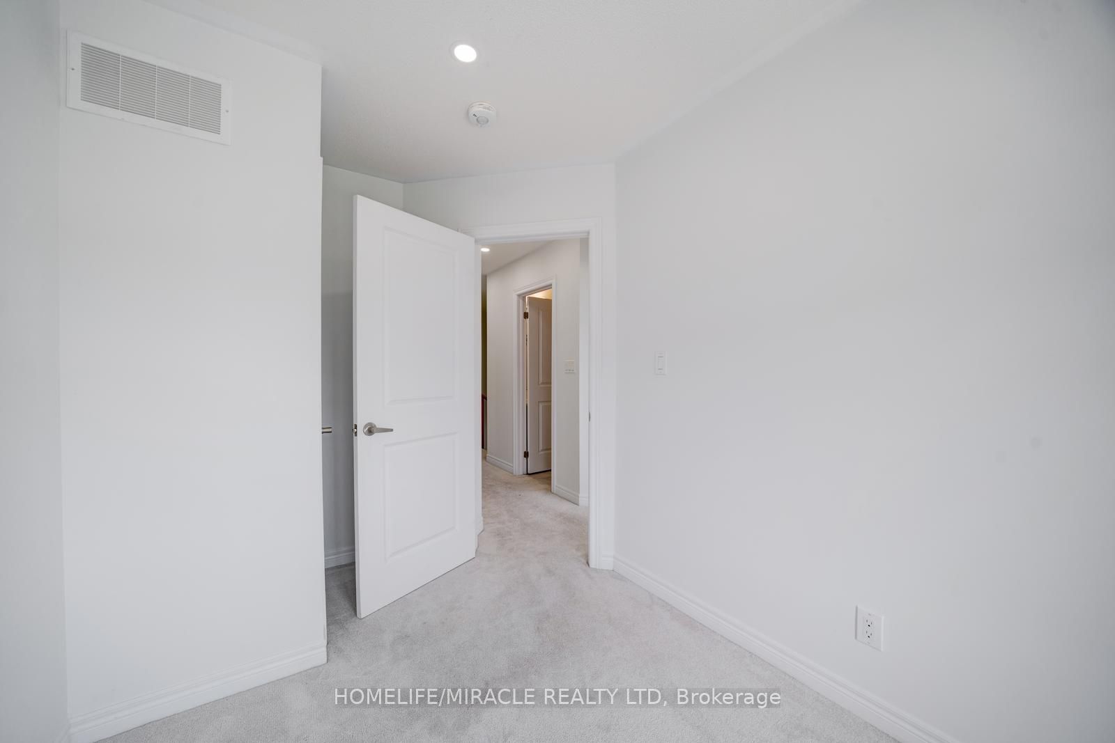 2004 Cameron Lott Crescent Property Photo 27