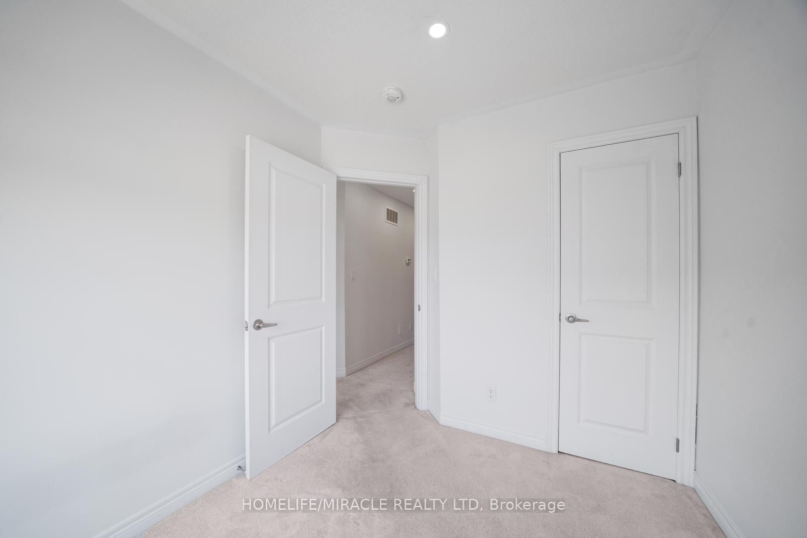 2004 Cameron Lott Crescent Property Photo 34