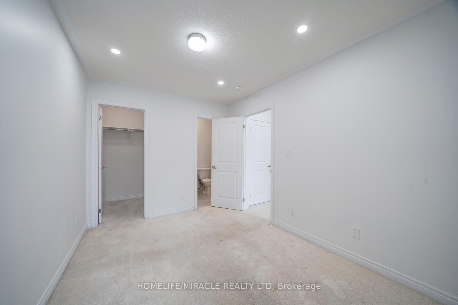 2004 Cameron Lott Crescent Property Photo 39