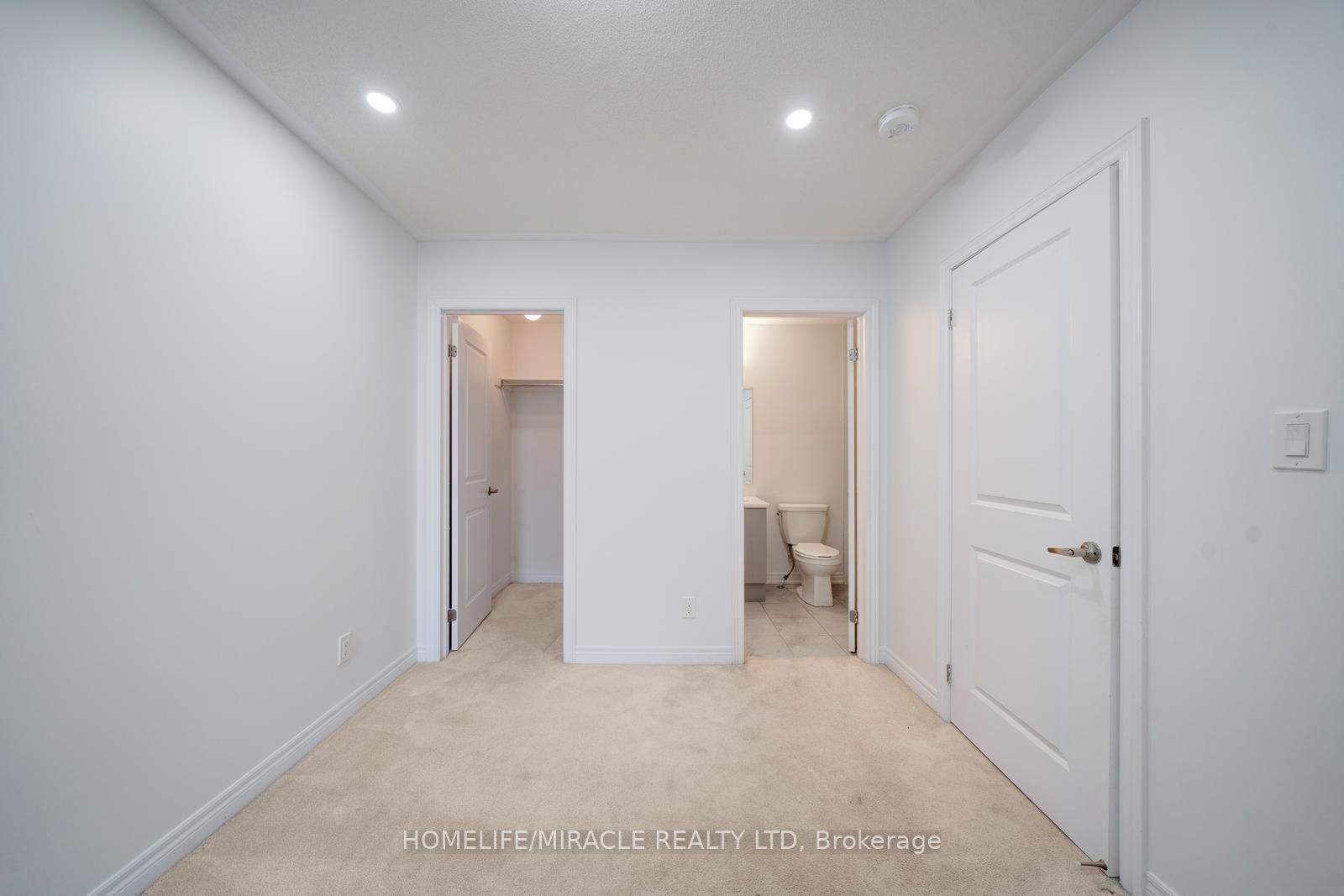 2004 Cameron Lott Crescent Property Photo 40
