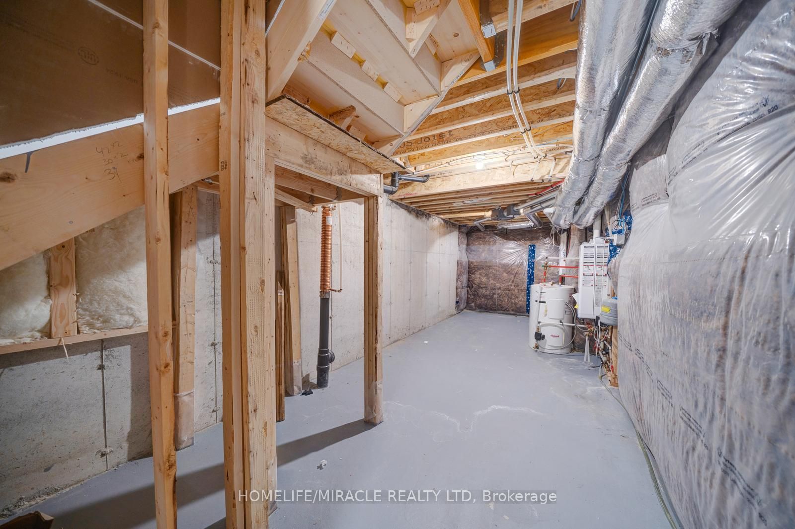 2004 Cameron Lott Crescent Property Photo 47