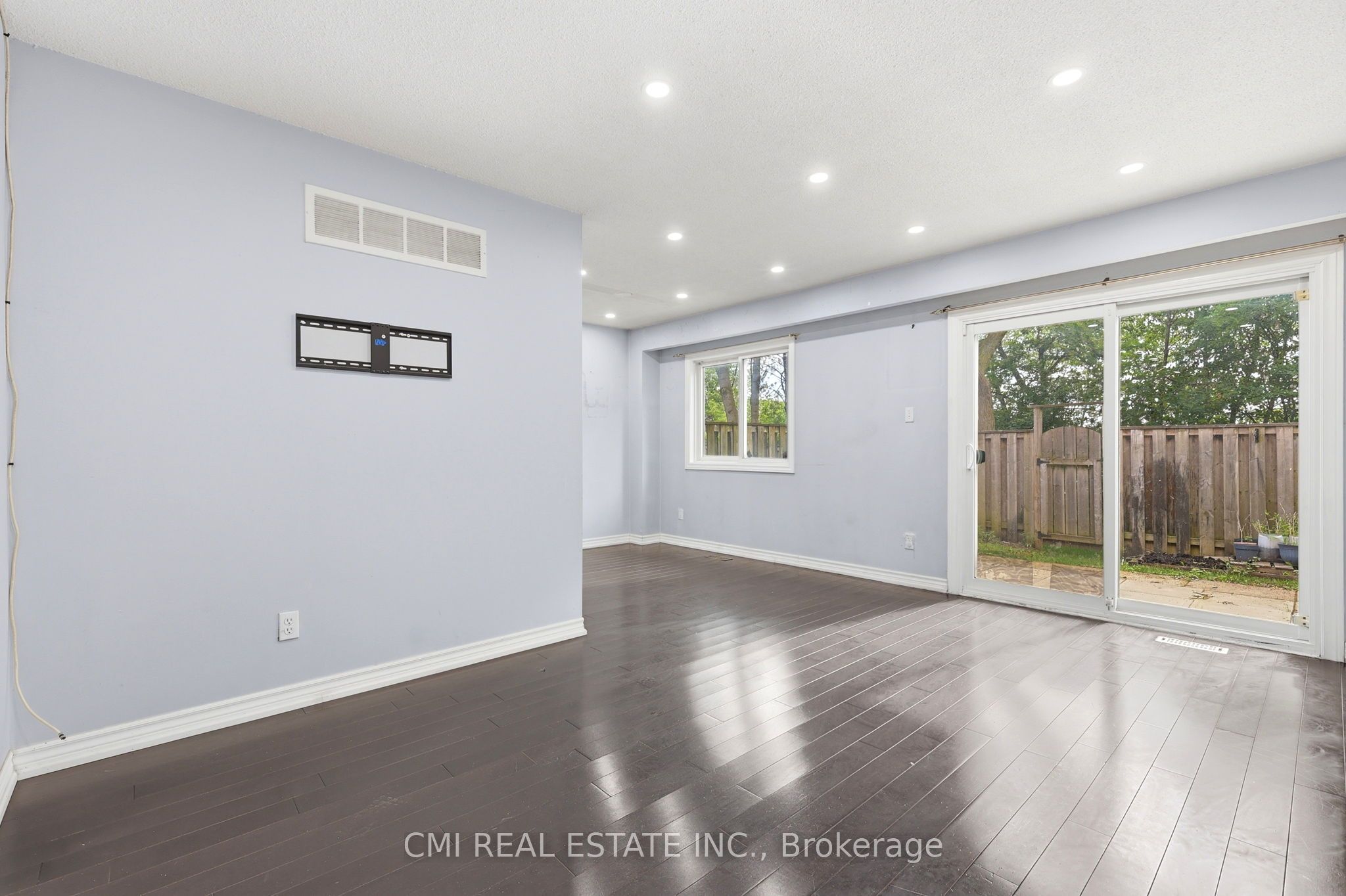 80 Dundalk Drive 44 Property Photo 10