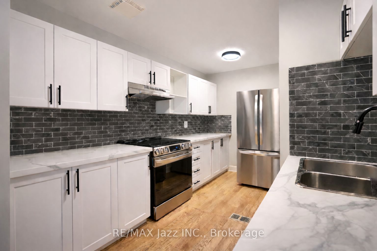 1086 Somerville Street Property Photo 3