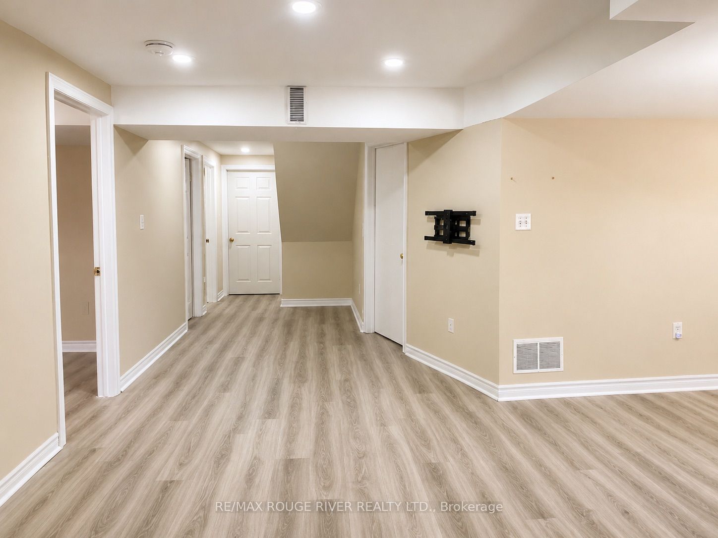 16 Dominy Drive Property Photo 4