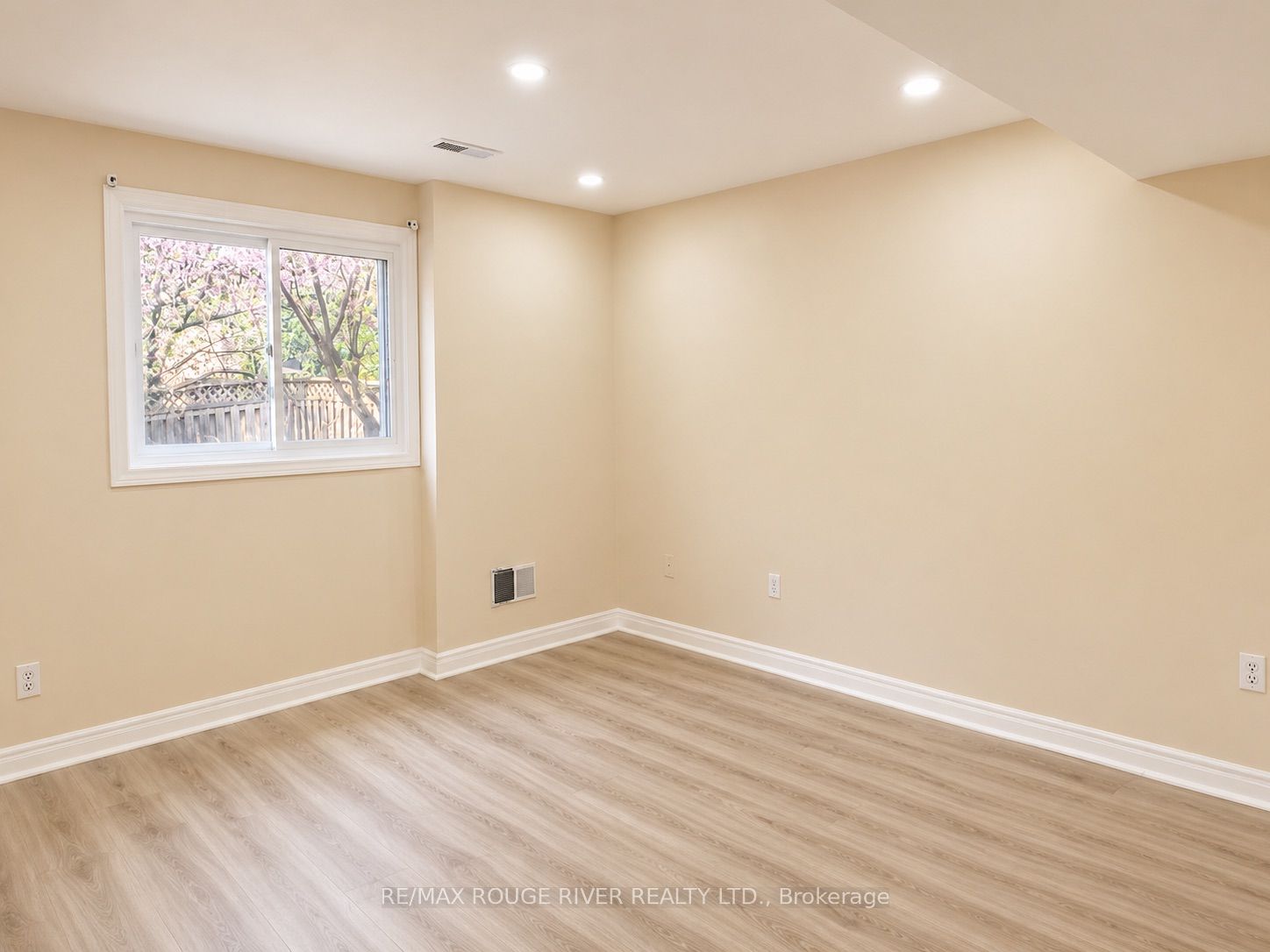 16 Dominy Drive Property Photo 6