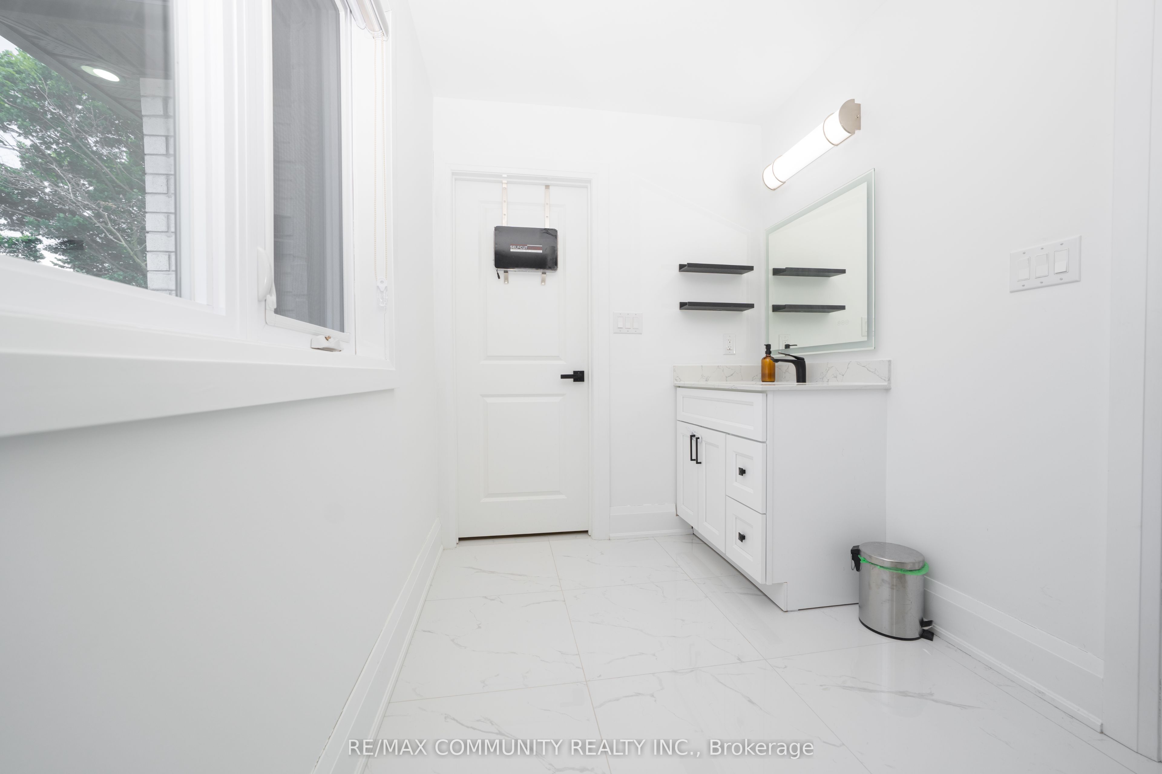 75b Kitchener Road Property Photo 20