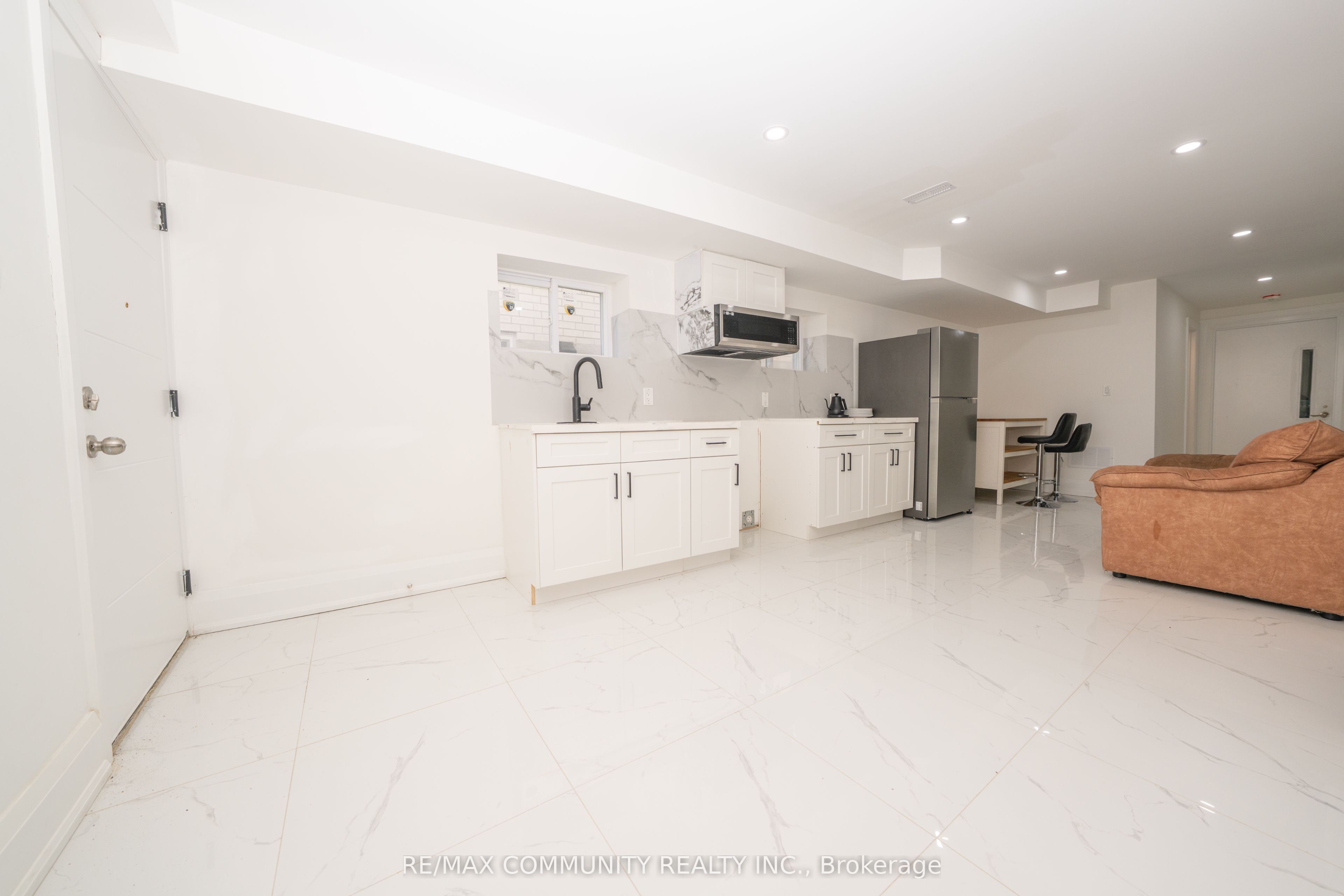 75b Kitchener Road Property Photo 37